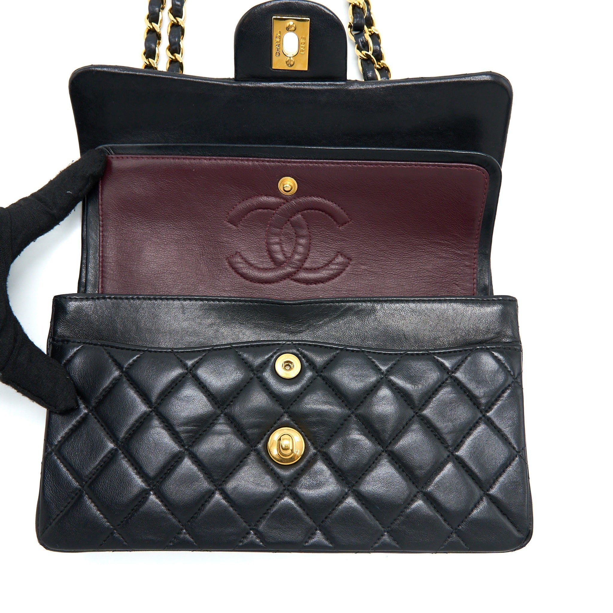 chanel-vintage-classic-double-flap-lambskin-black-ghw