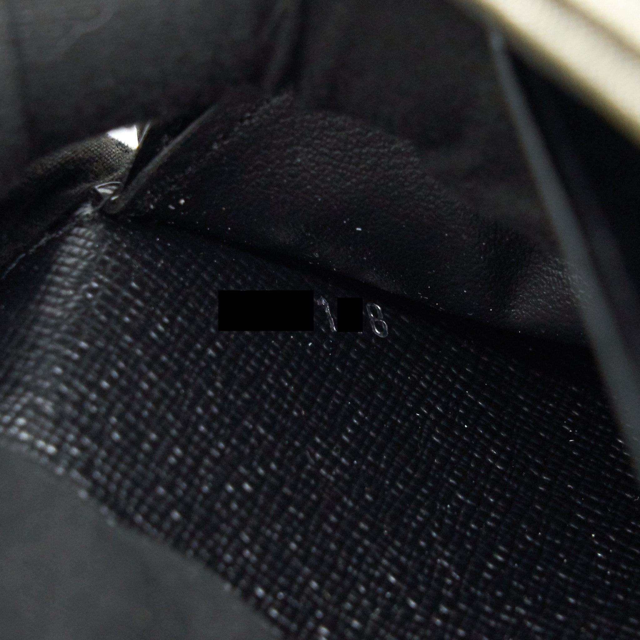 louis-vuitton-twist-wallet-on-chain-black-shw-epi-leather