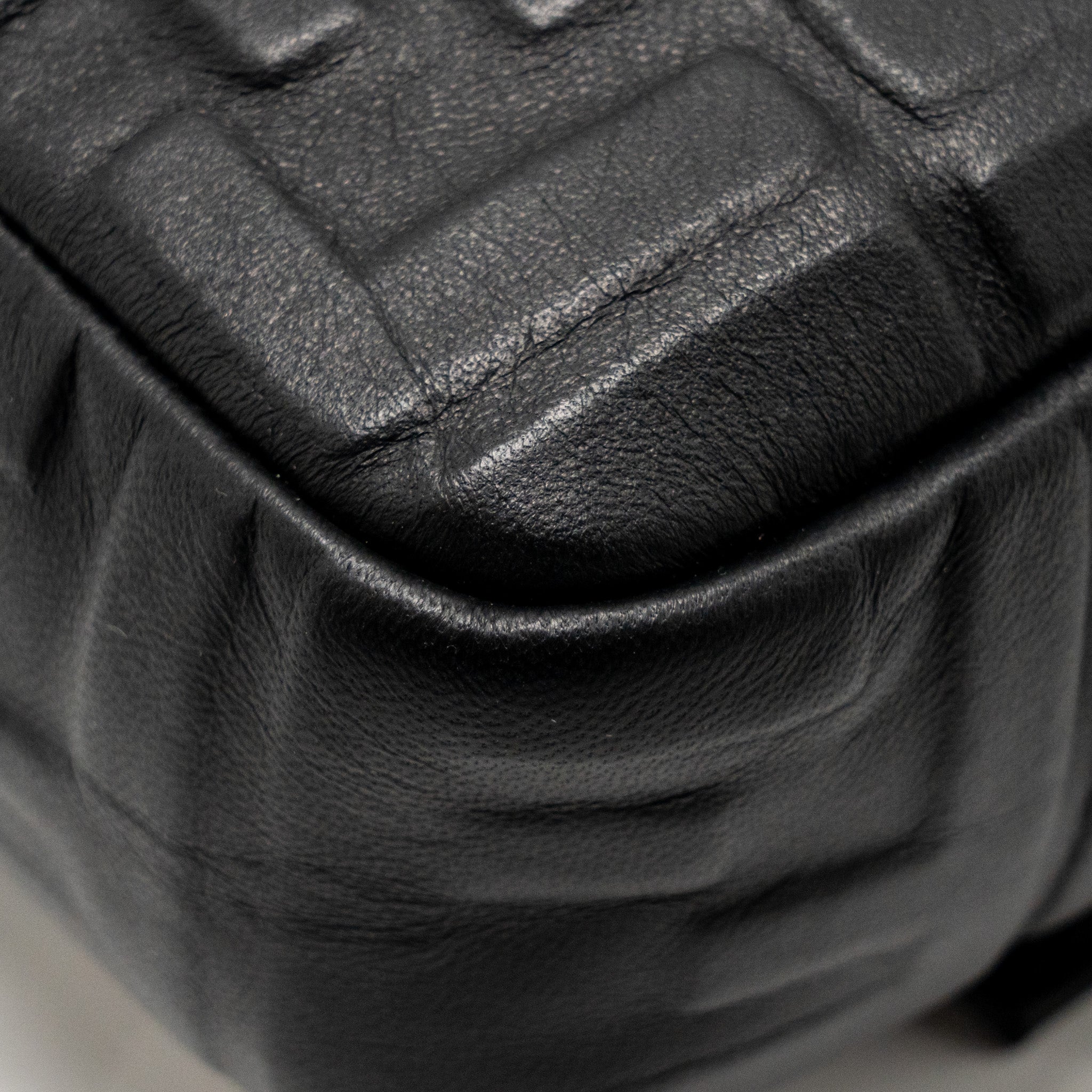 fendi-large-baguette-bag-nappa-black-ghw-1
