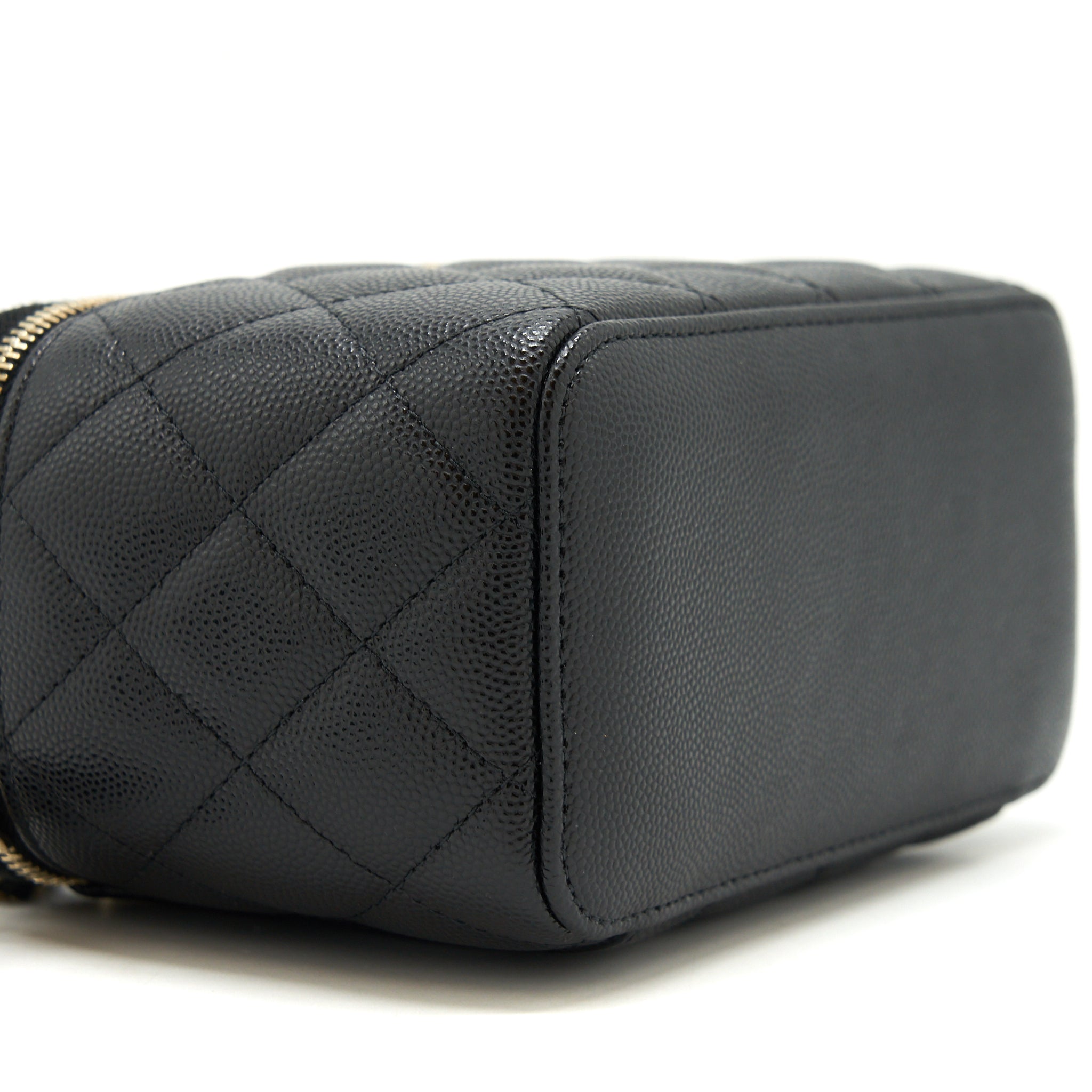 chanel-caviar-long-vanity-case-with-chain-caviar-black-lghw
