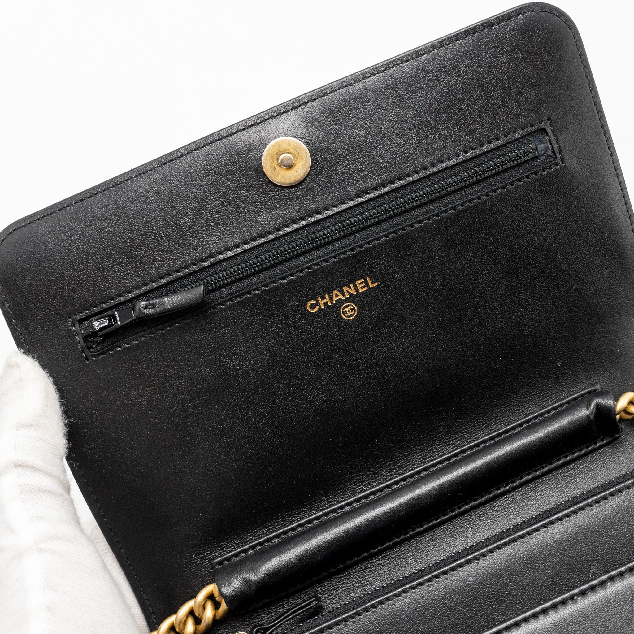 chanel-boy-wallet-on-chain-caviar-black-ghw-4