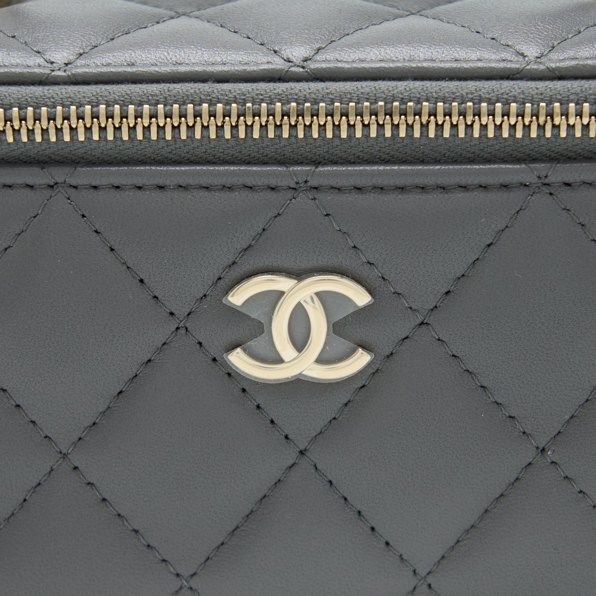 chanel-top-handle-long-vanity-with-chain-lambskin-grey-lghw-microchip