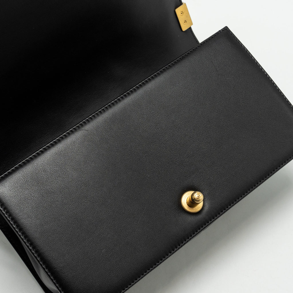 chanel-medium-boy-bag-lambskin-black-ghw