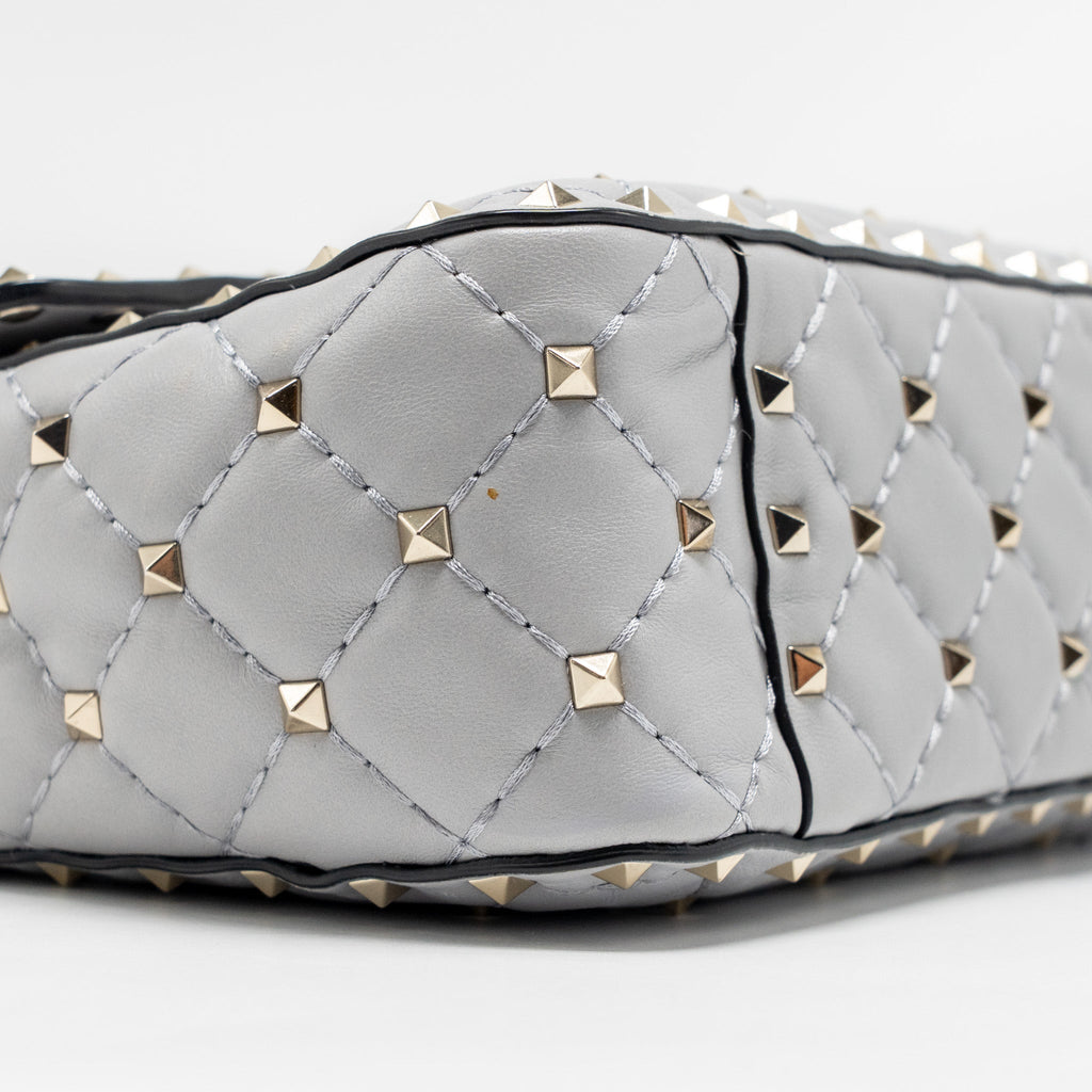 valentino-medium-rockstud-spike-bag-lambskin-nappa-light-grey-lghw