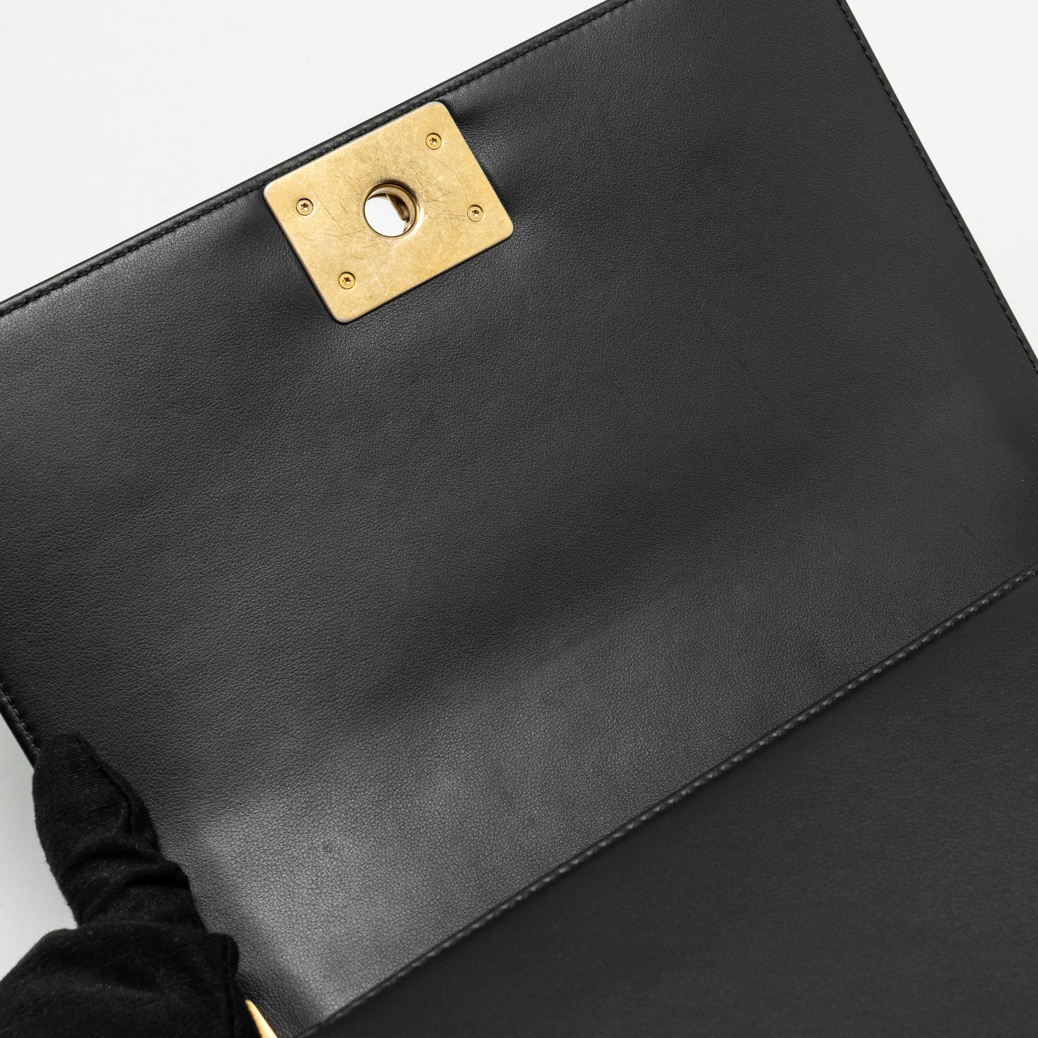 chanel-medium-boy-bag-lambskin-black-ghw