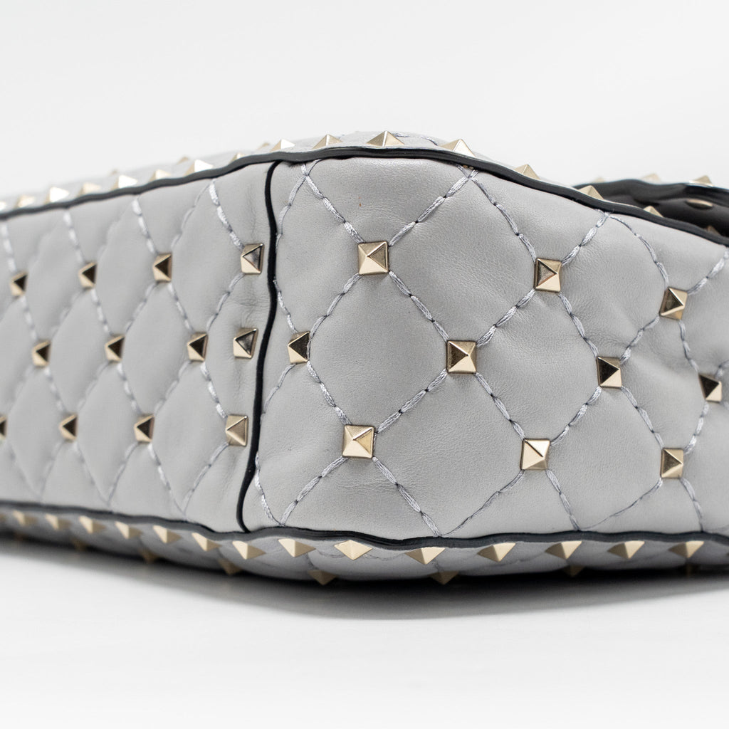 valentino-medium-rockstud-spike-bag-lambskin-nappa-light-grey-lghw