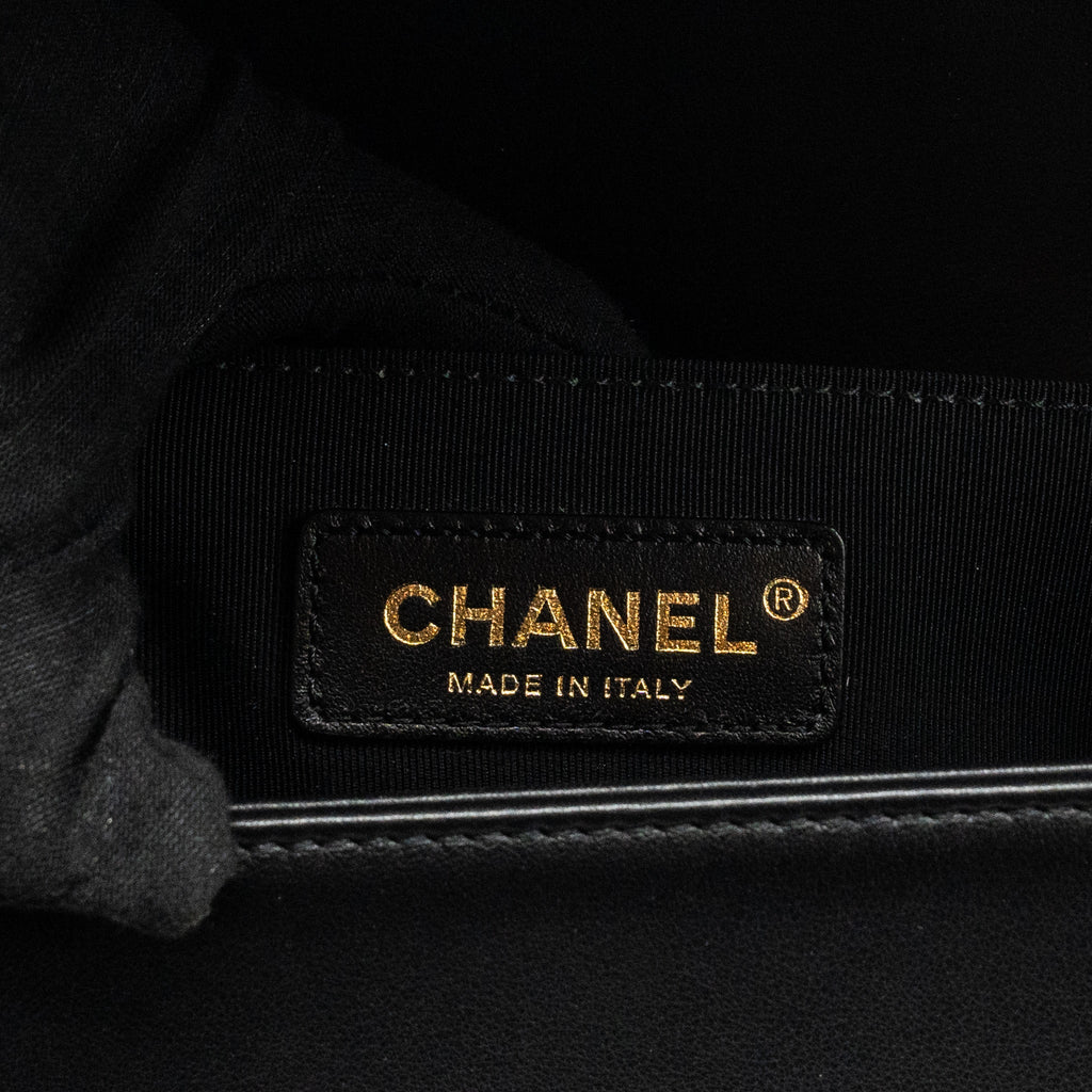 chanel-medium-boy-bag-lambskin-black-ghw