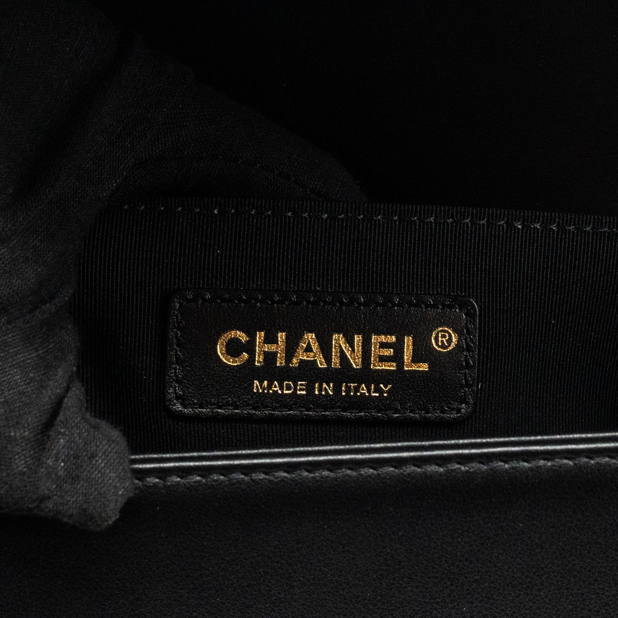 chanel-medium-boy-bag-lambskin-black-ghw