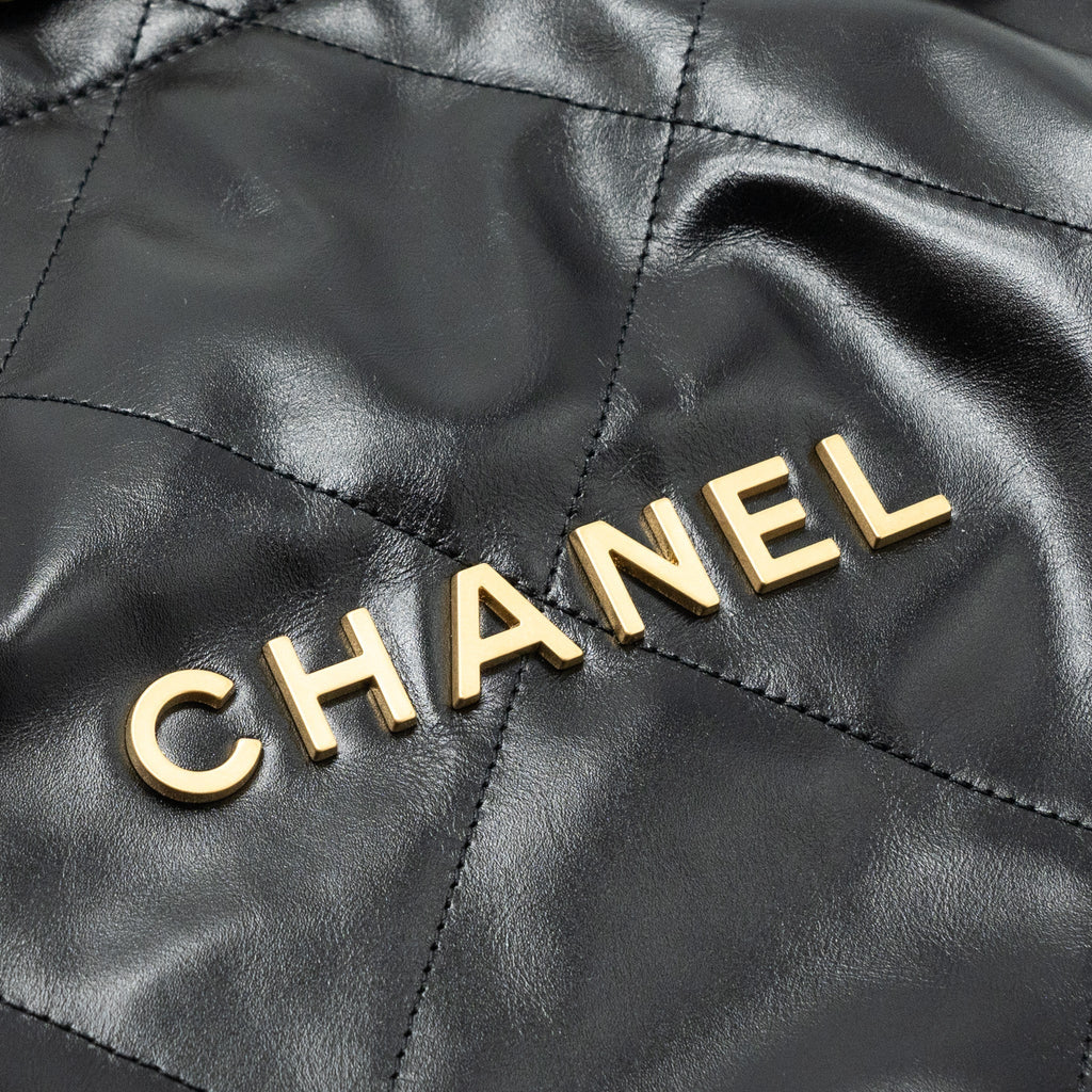 chanel-24c-22-bag-lambskin-black-ghw-microchip