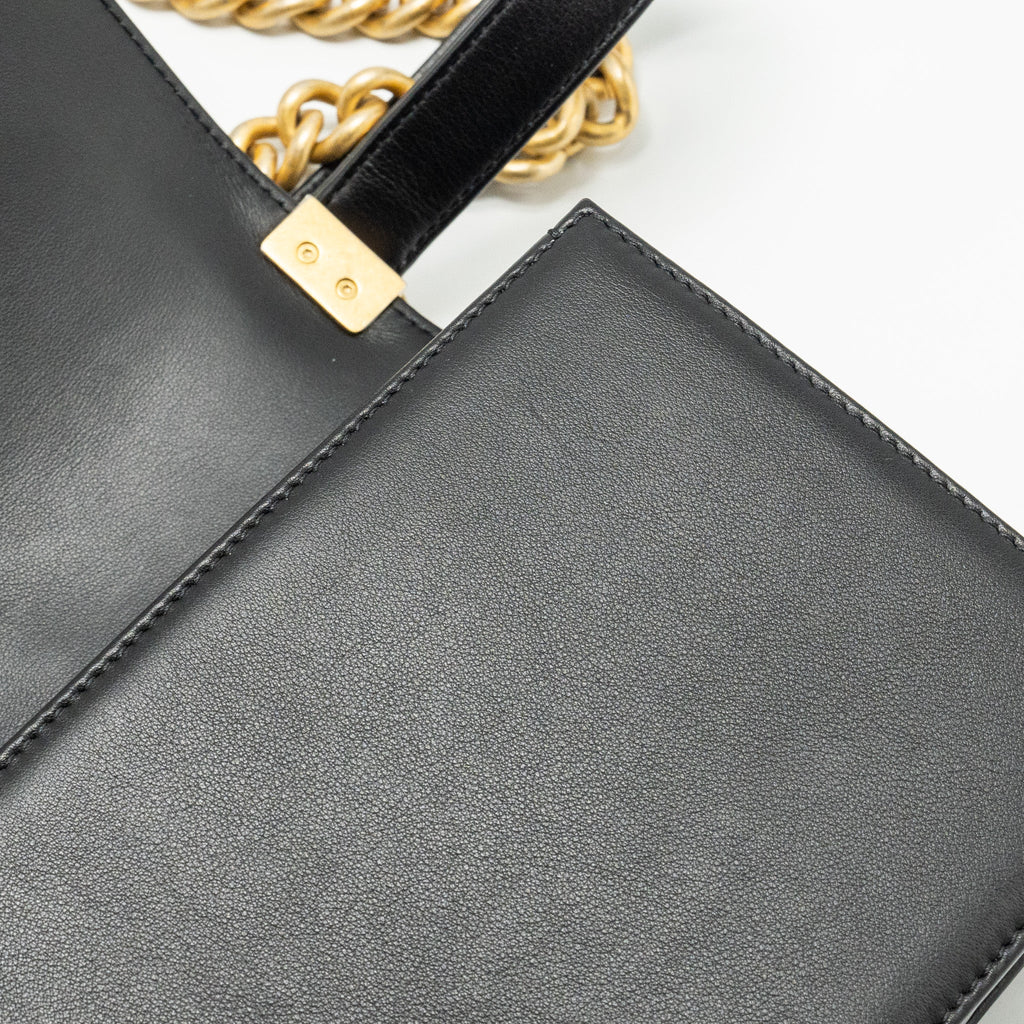 chanel-medium-boy-bag-lambskin-black-ghw