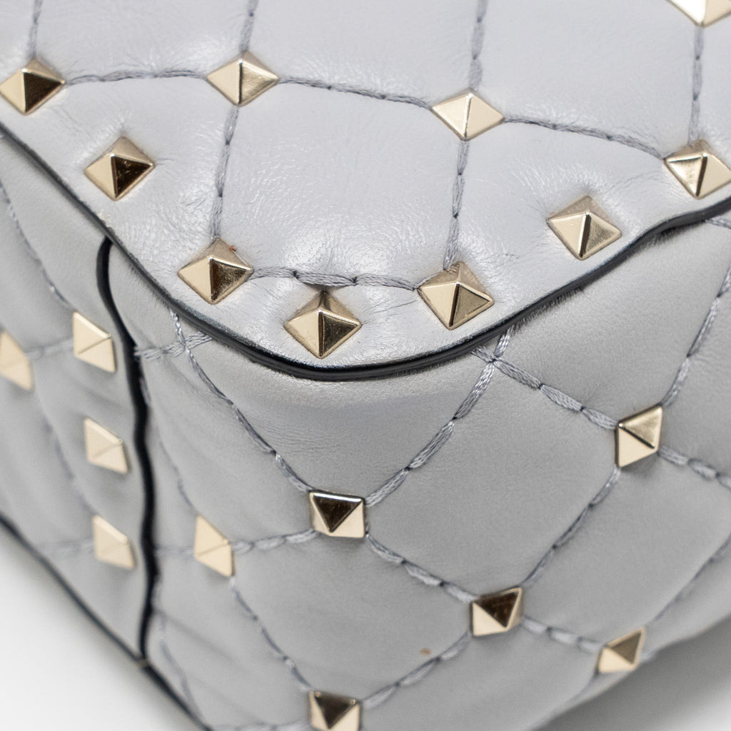 valentino-medium-rockstud-spike-bag-lambskin-nappa-light-grey-lghw