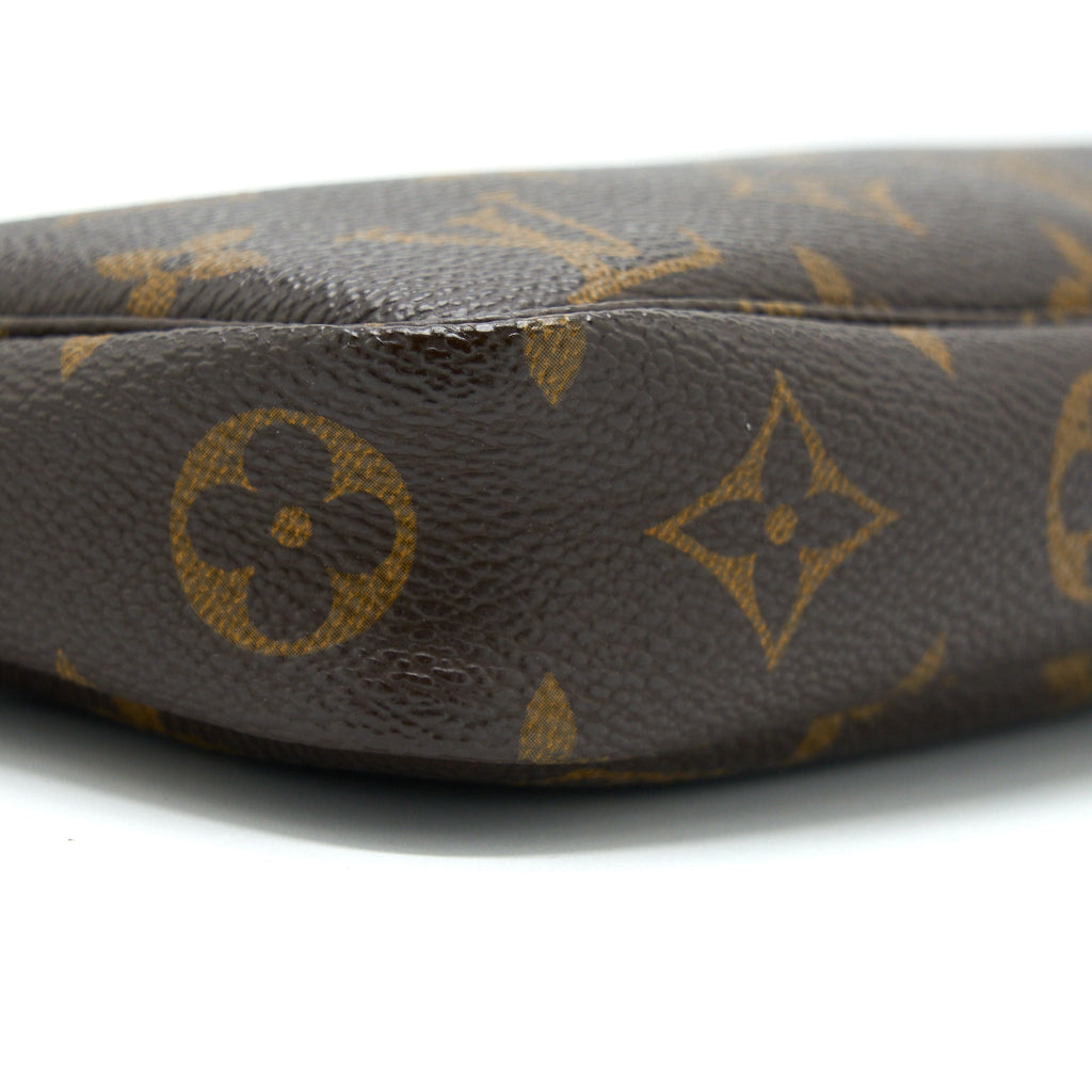 louis-vuitton-pochette-accessories-monogram-canvas-ghw-1