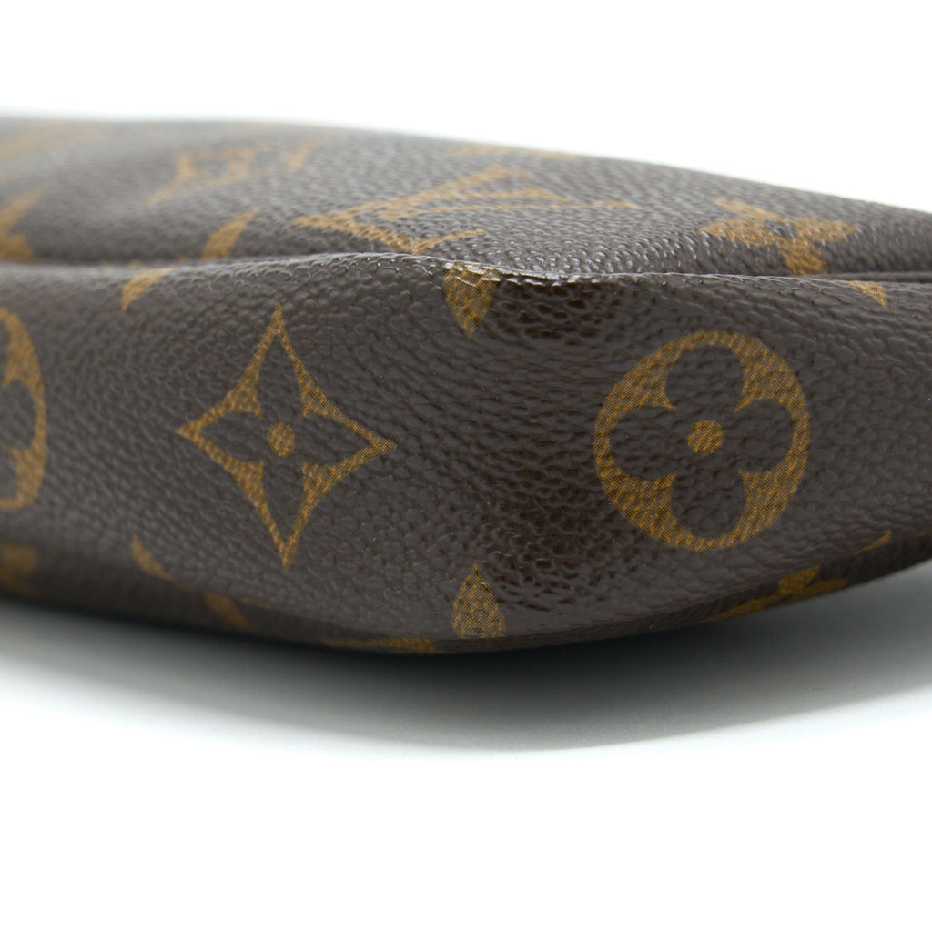 louis-vuitton-pochette-accessories-monogram-canvas-ghw-1