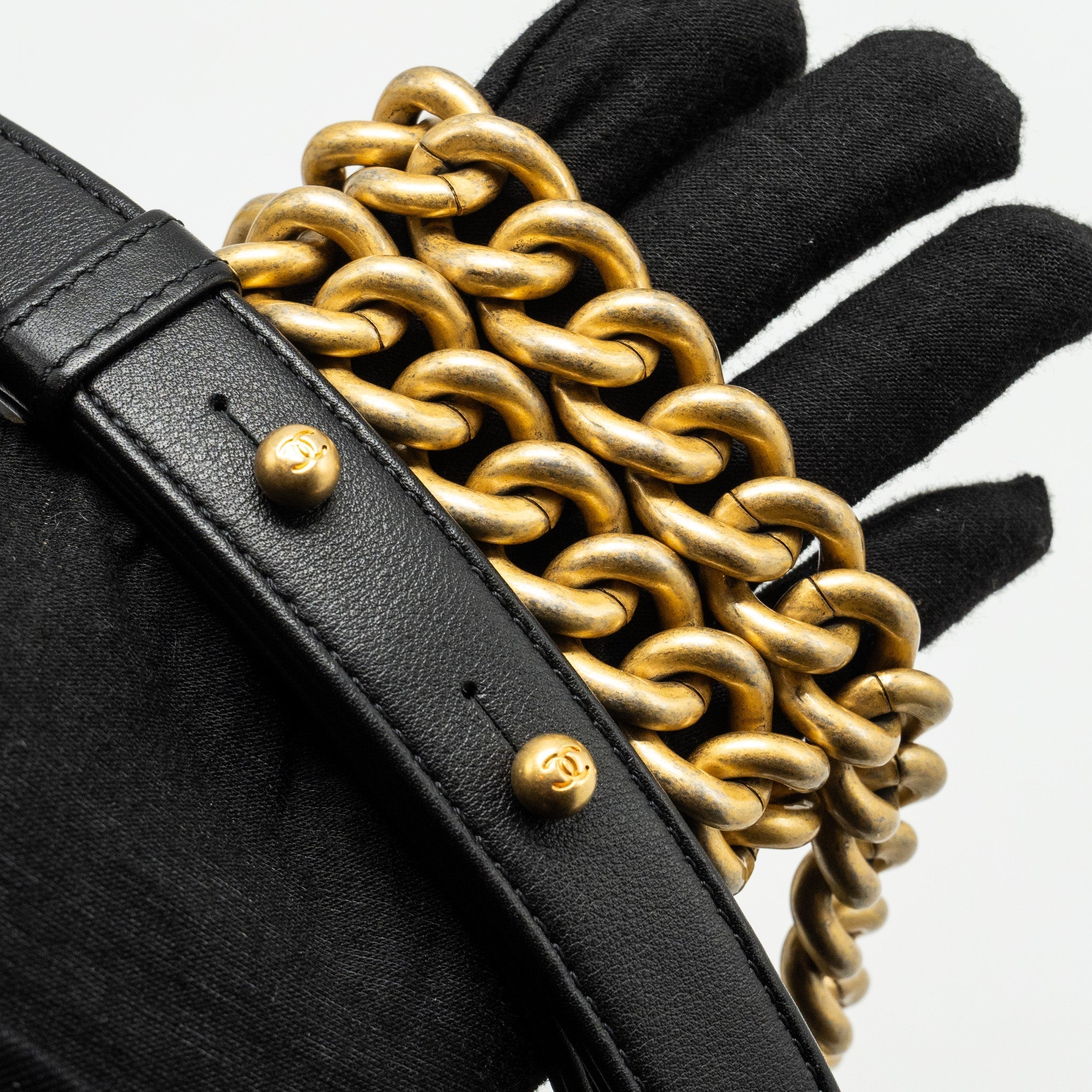 chanel-medium-boy-bag-lambskin-black-ghw