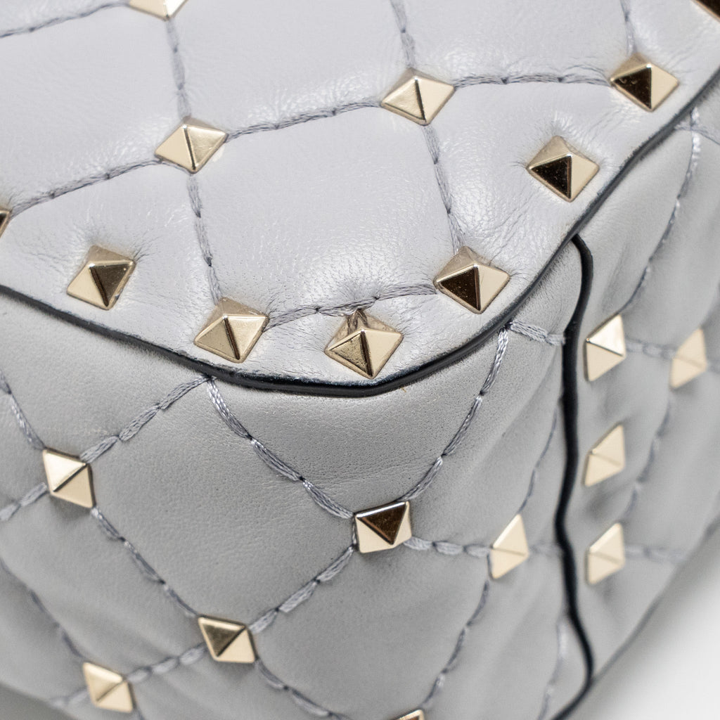 valentino-medium-rockstud-spike-bag-lambskin-nappa-light-grey-lghw