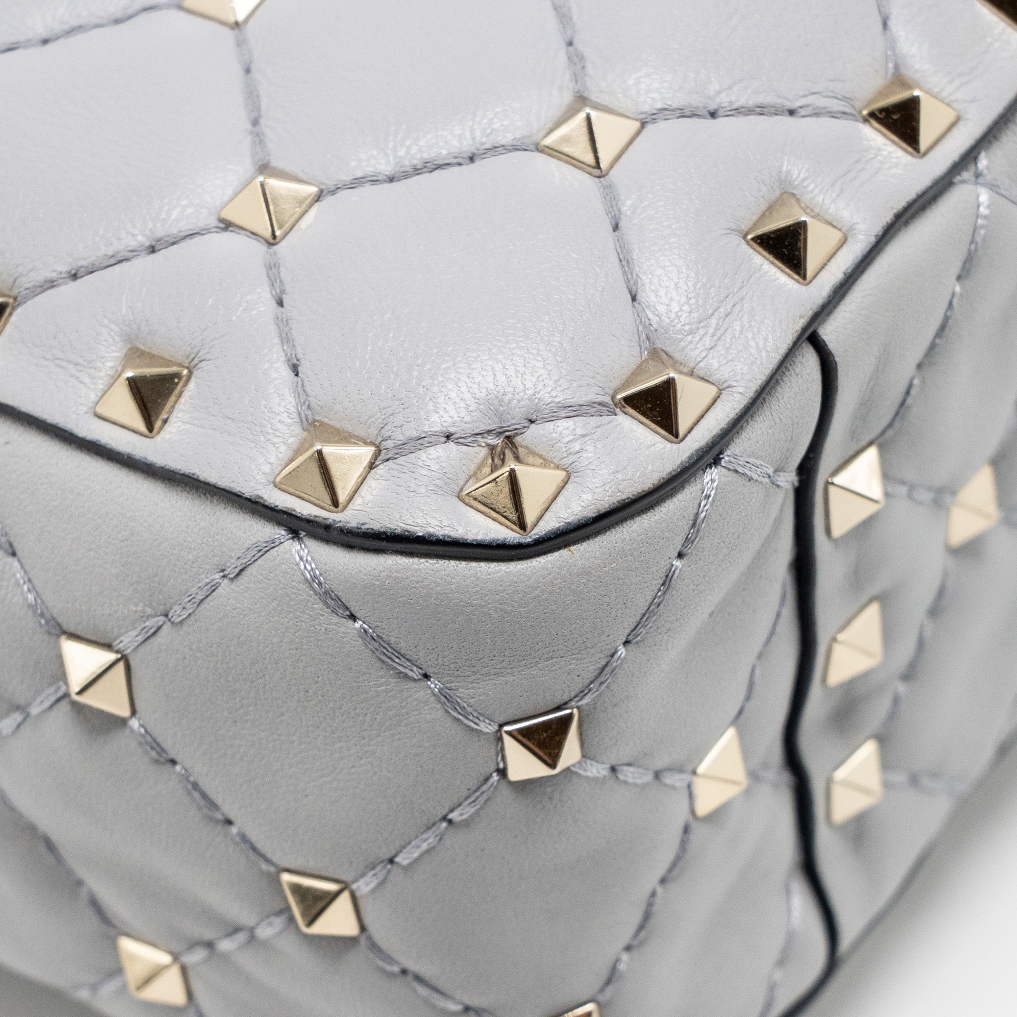 valentino-medium-rockstud-spike-bag-lambskin-nappa-light-grey-lghw