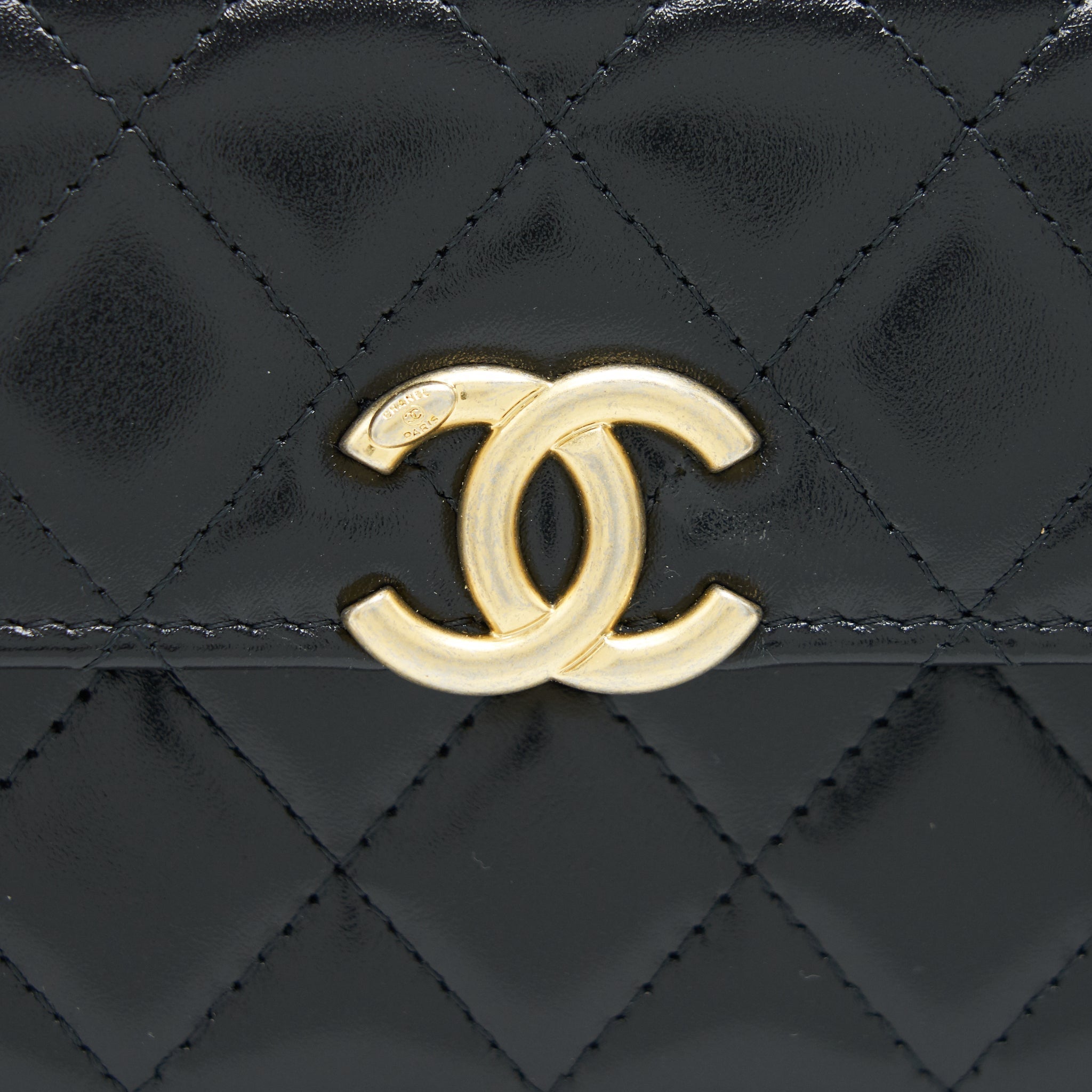 chanel-21a-flap-coin-purse-with-chain-calfskin-black-ghw