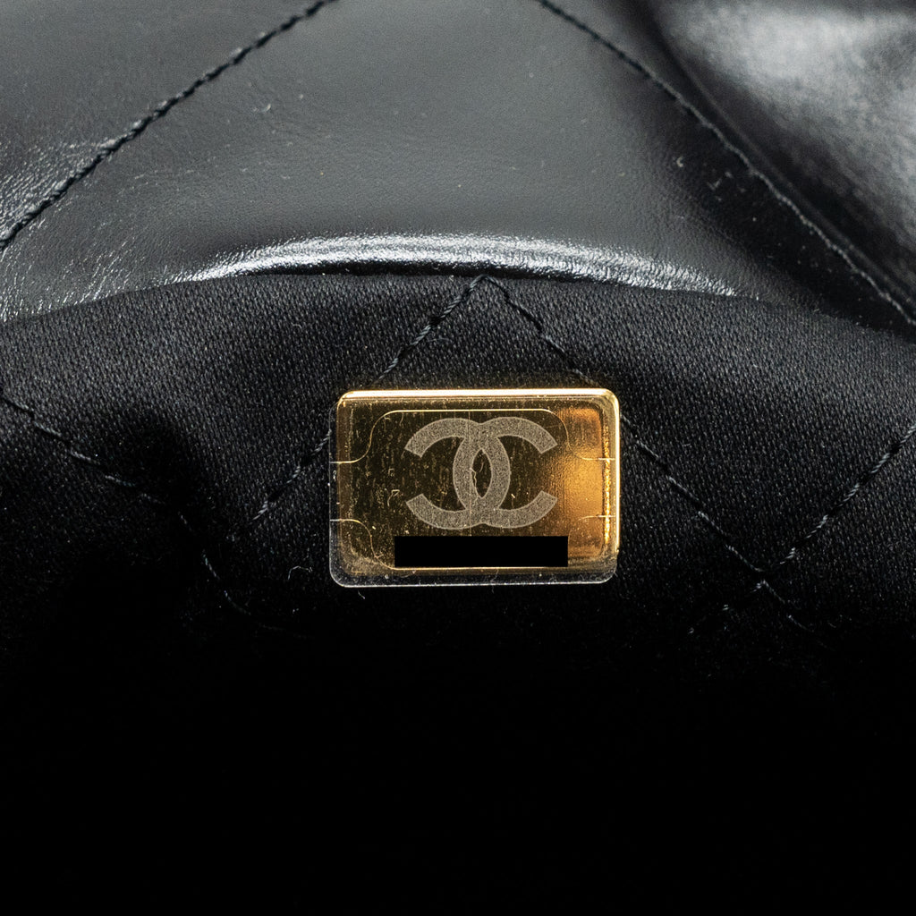 chanel-24c-22-bag-lambskin-black-ghw-microchip