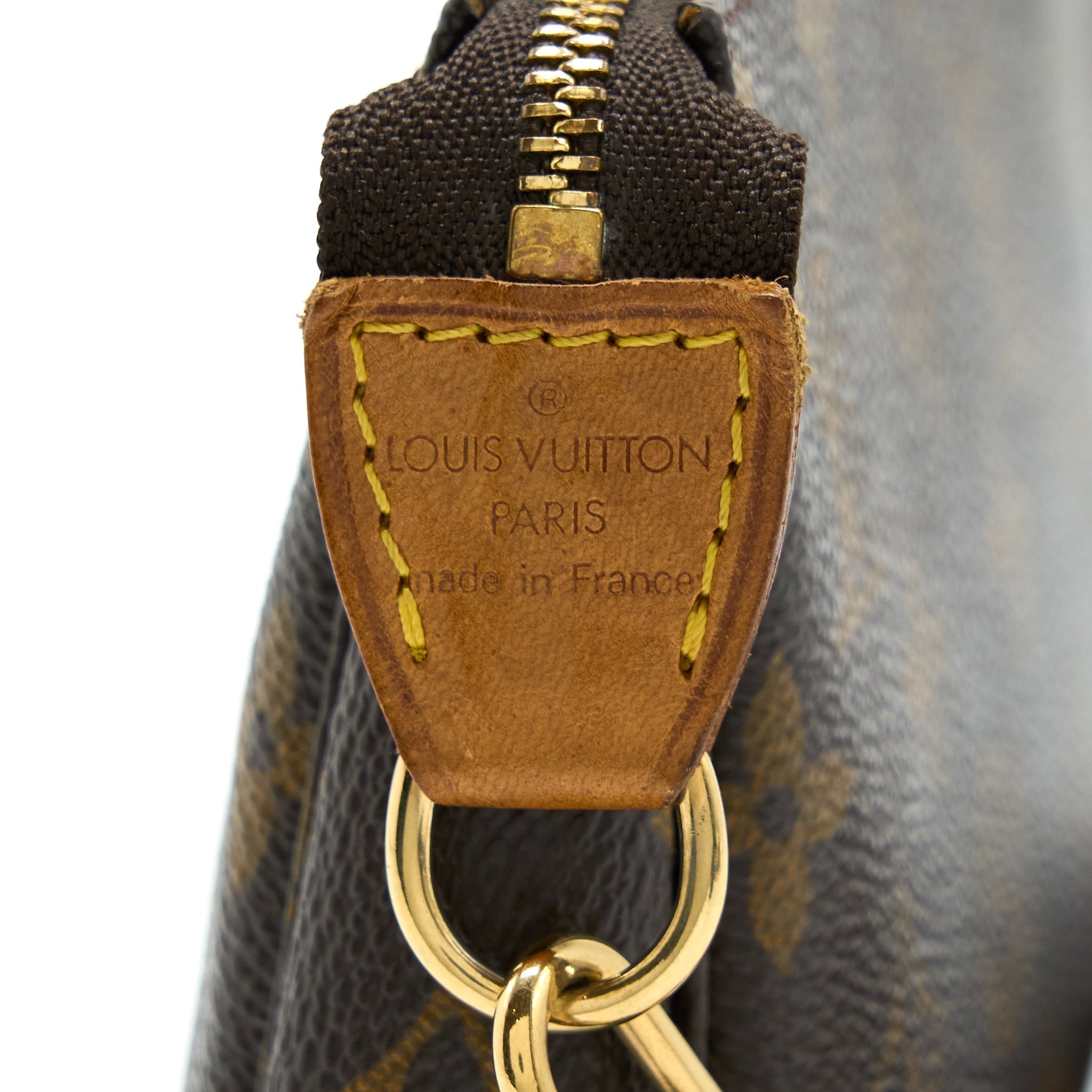 louis-vuitton-pochette-accessories-monogram-canvas-ghw-1