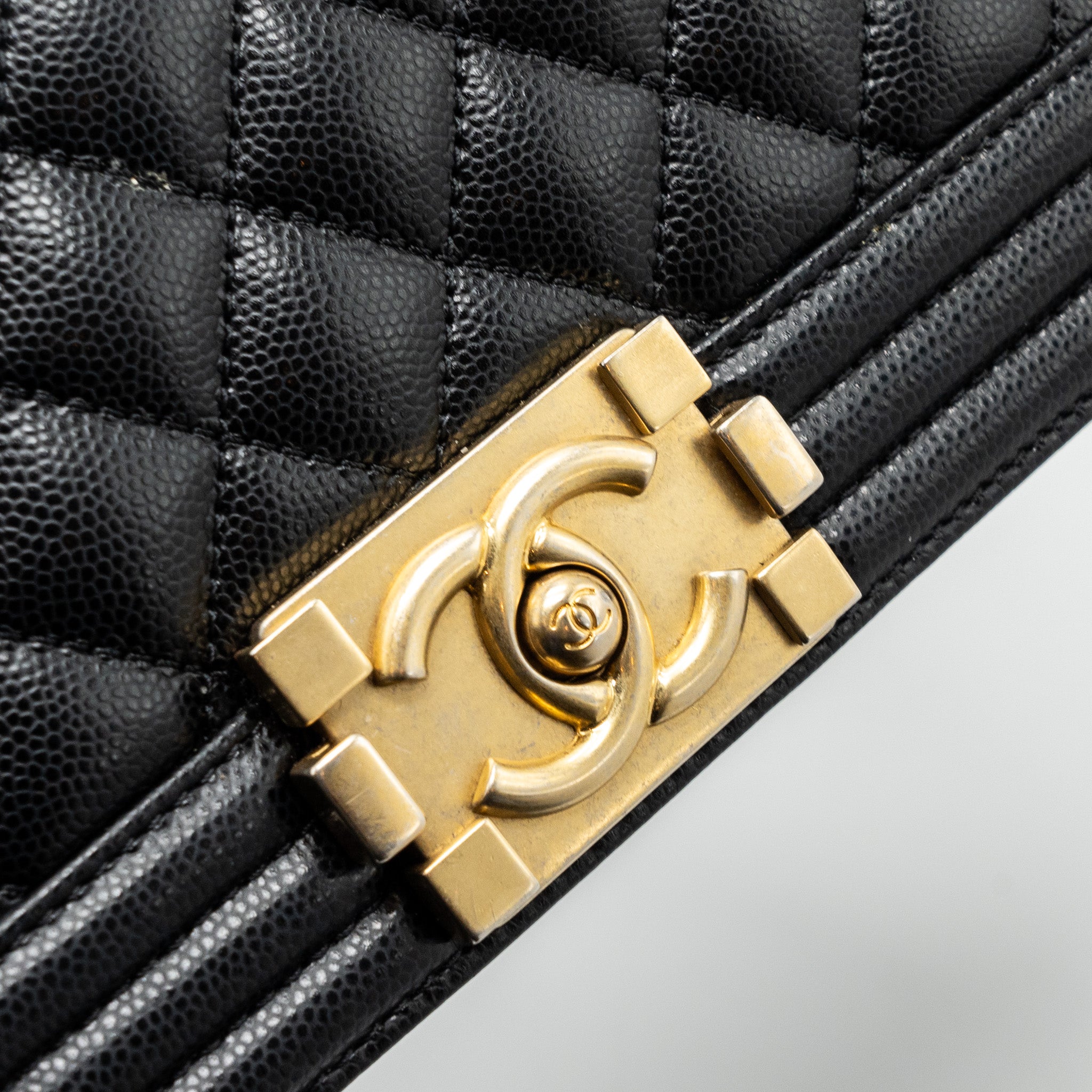 chanel-medium-classic-boy-bag-caviar-black-ghw-microchip