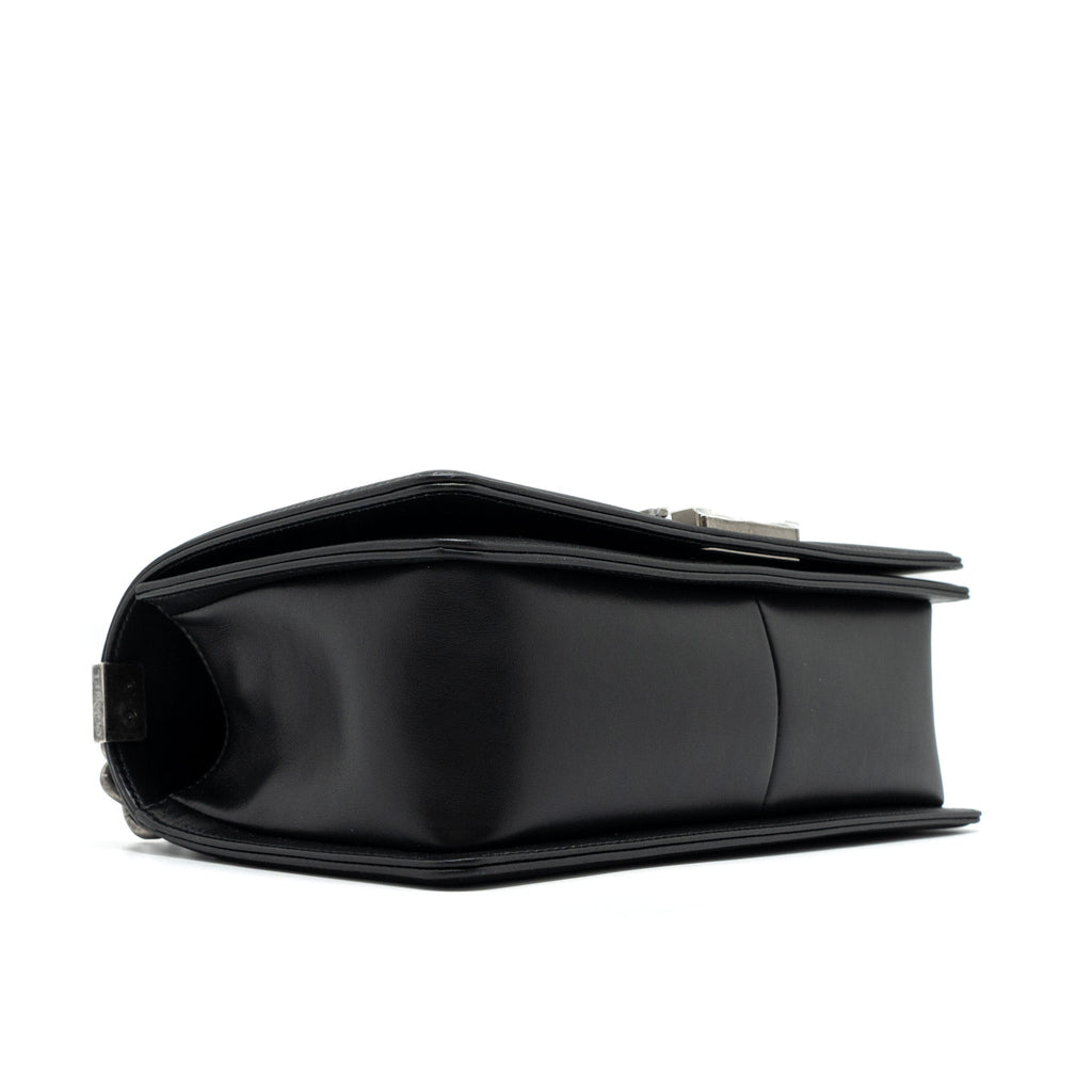 chanel-medium-boy-bag-calfskin-black-ruthenium-hardware