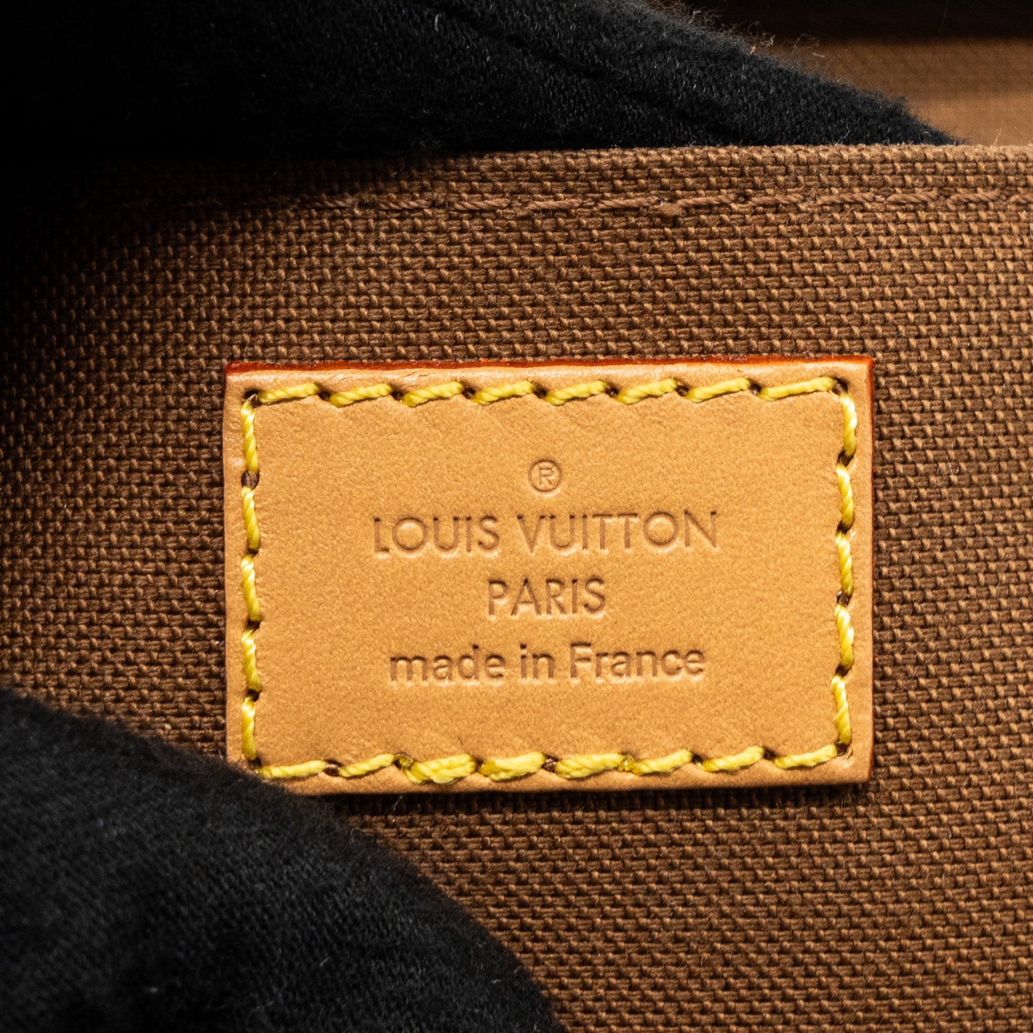louis-vuitton-petit-sac-plat-monogram-canvas-ghw-11
