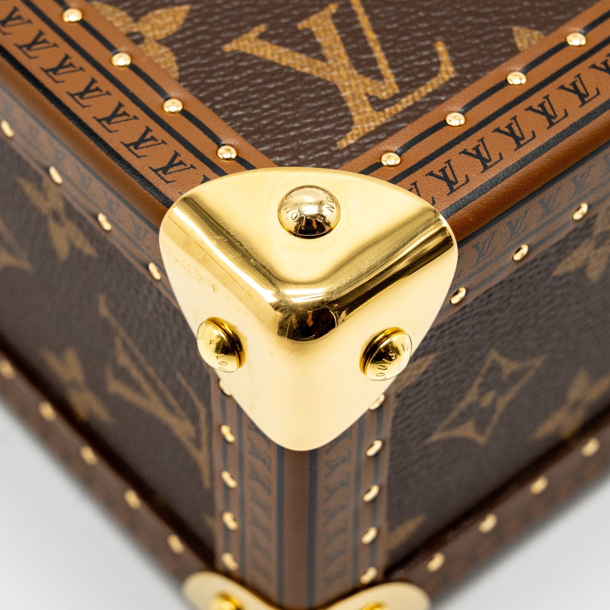 louis-vuitton-camera-box-trunk-monogram-canvas-leather-ghw