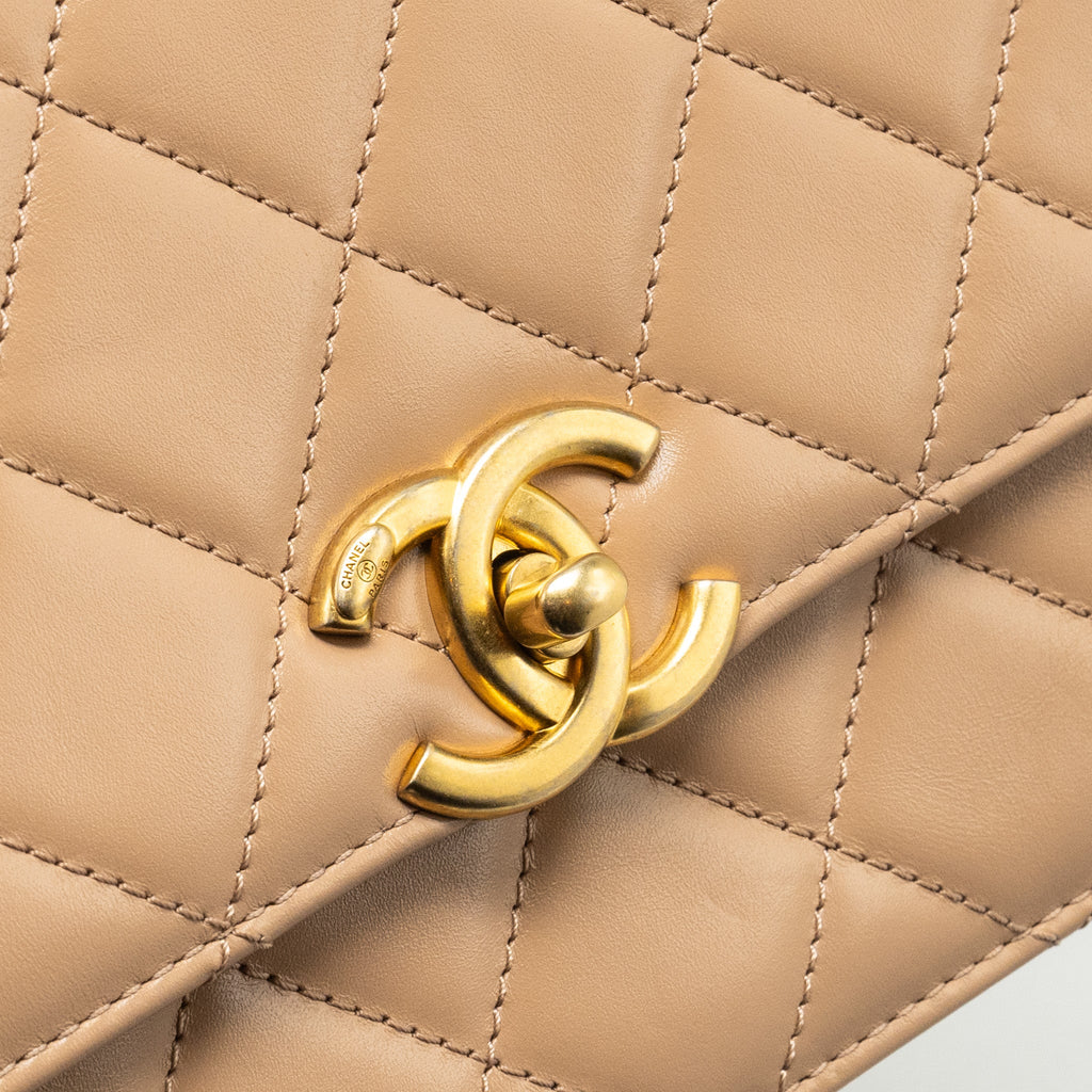 chanel-21a-gold-crush-flap-bag-calfskin-beige-ghw-microchip
