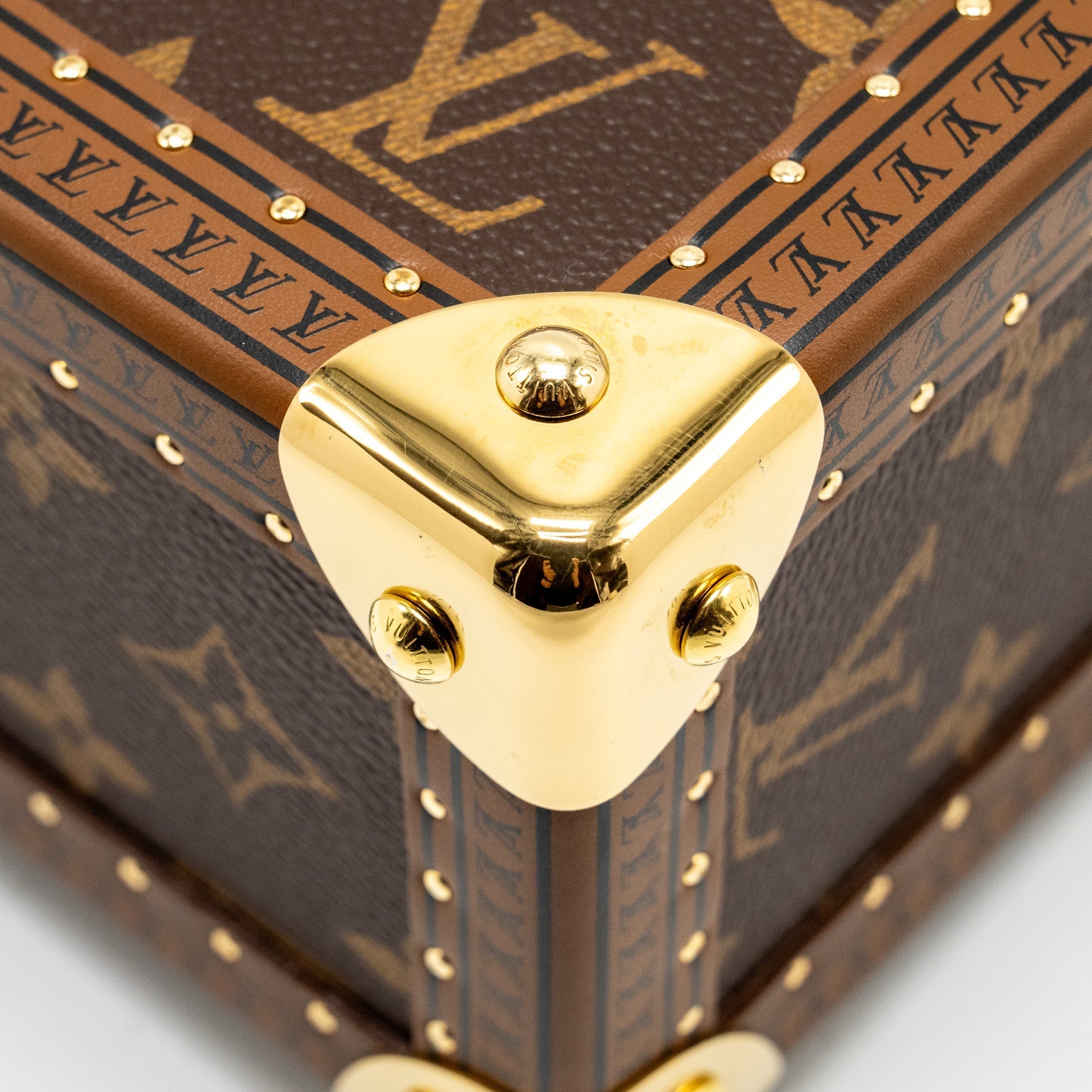 louis-vuitton-camera-box-trunk-monogram-canvas-leather-ghw