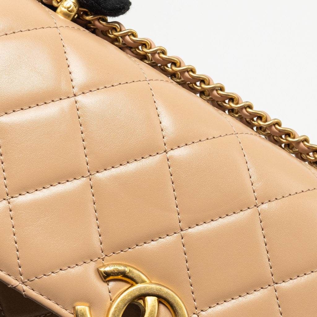 chanel-21a-gold-crush-flap-bag-calfskin-beige-ghw-microchip