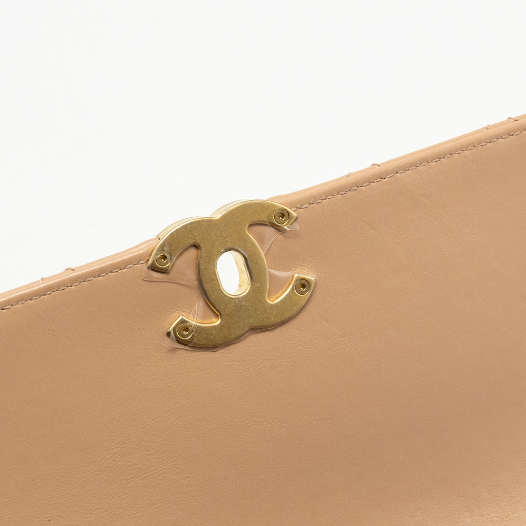 chanel-21a-gold-crush-flap-bag-calfskin-beige-ghw-microchip