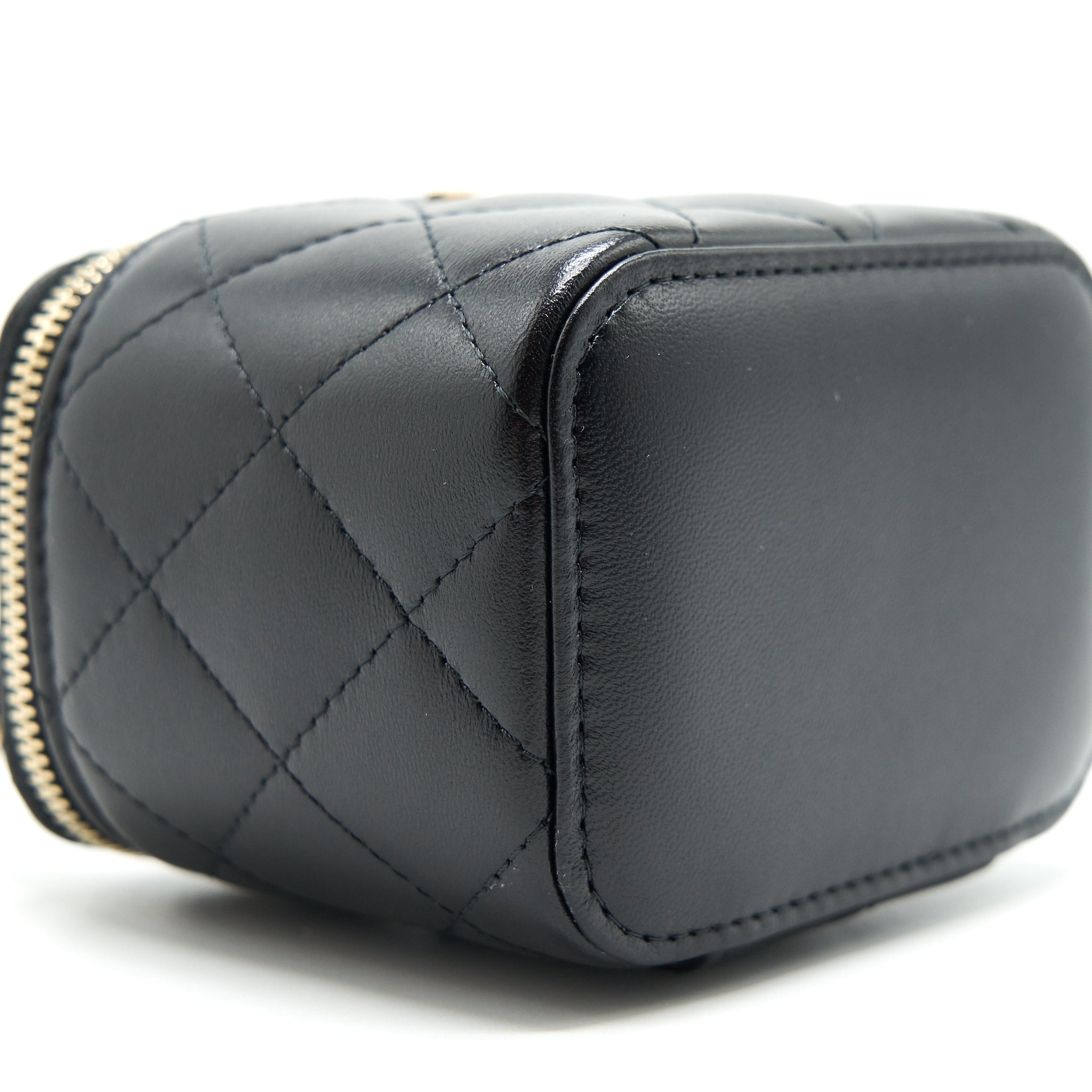chanel-21a-top-handle-vanity-with-chain-black-ghw