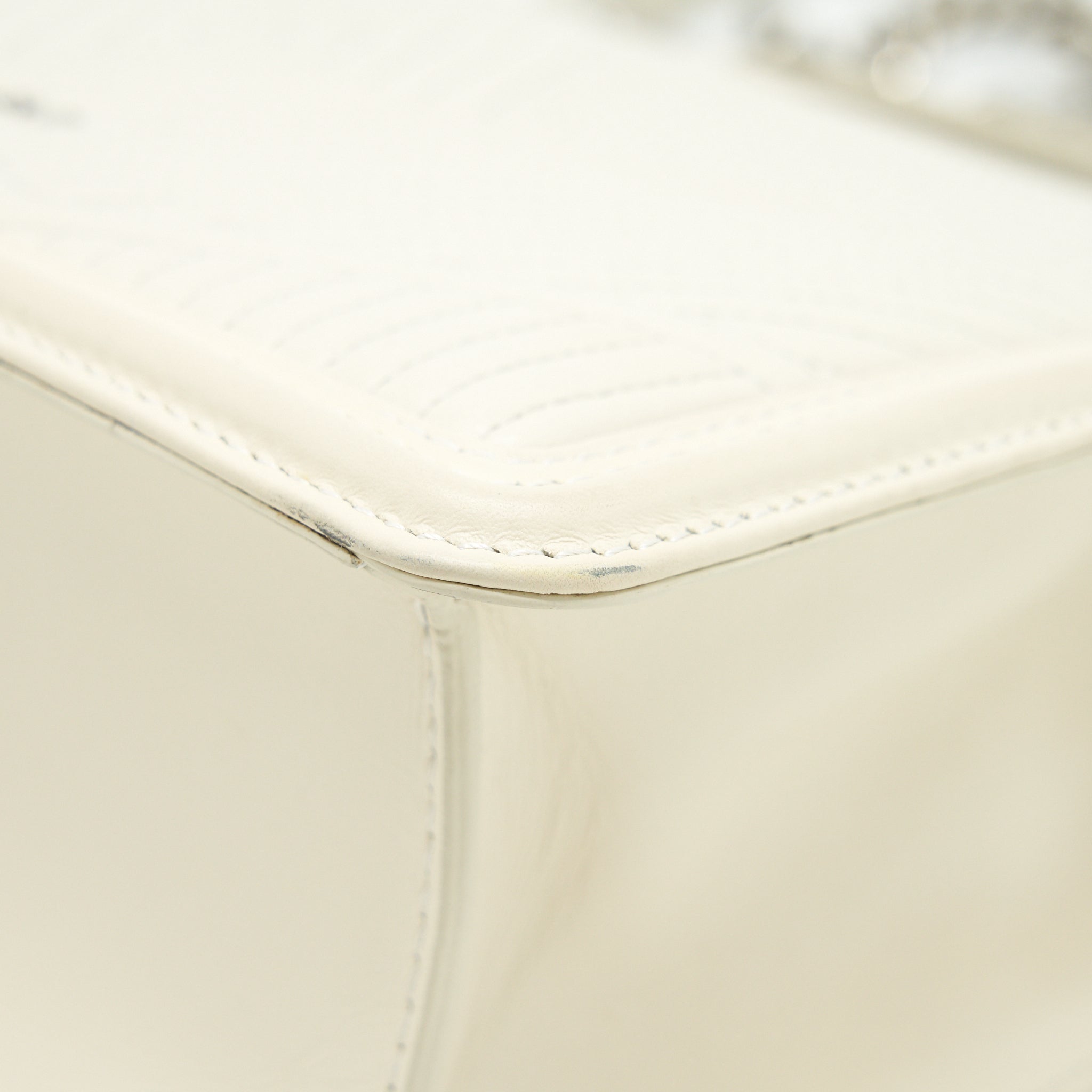 bvlgari-serpenti-diamond-blast-shoulder-bag-in-white-shw
