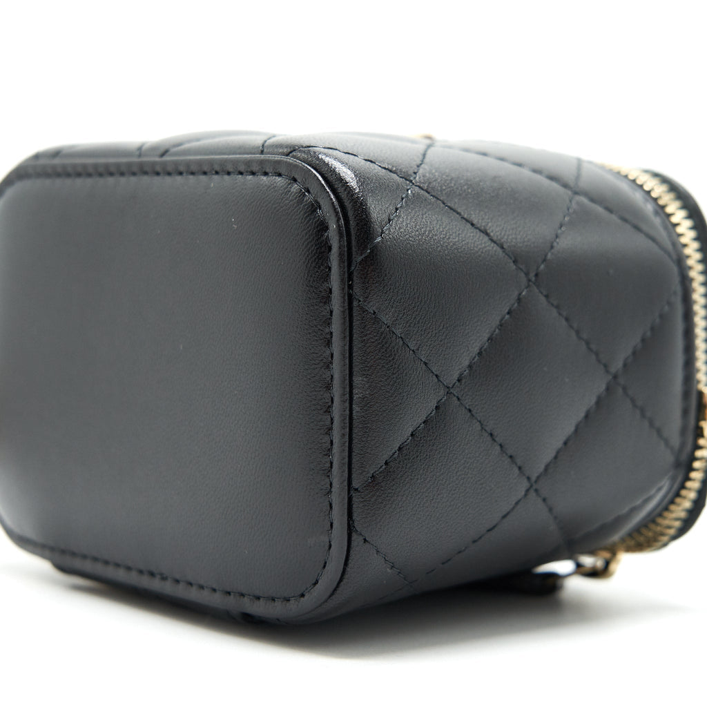 chanel-21a-top-handle-vanity-with-chain-black-ghw