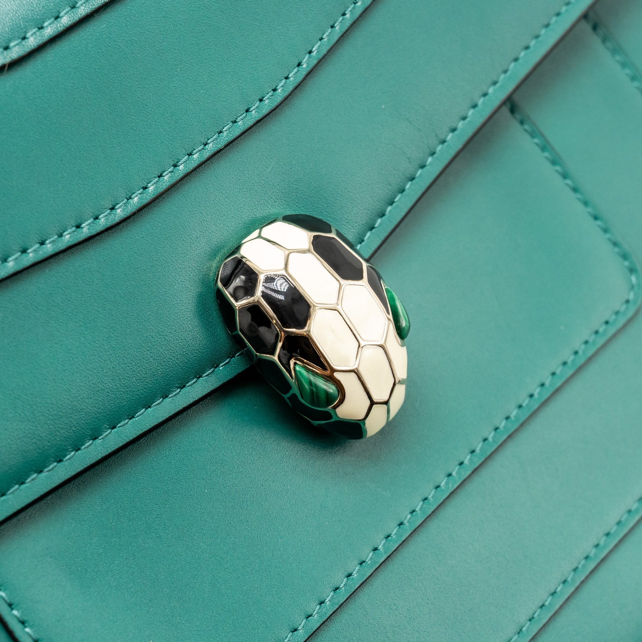 bvlgari-serpenti-forever-shoulder-bag-calfskin-green-lghw-3