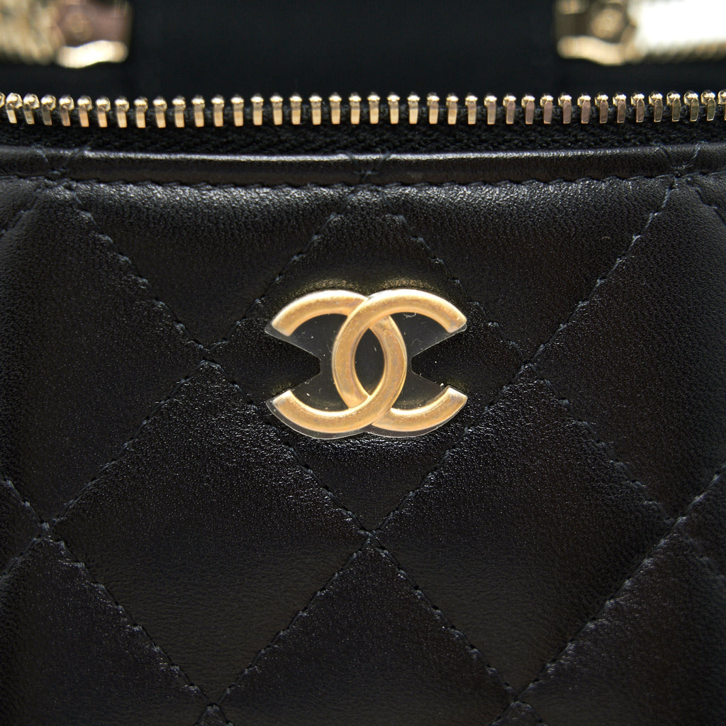 chanel-21a-top-handle-vanity-with-chain-black-ghw