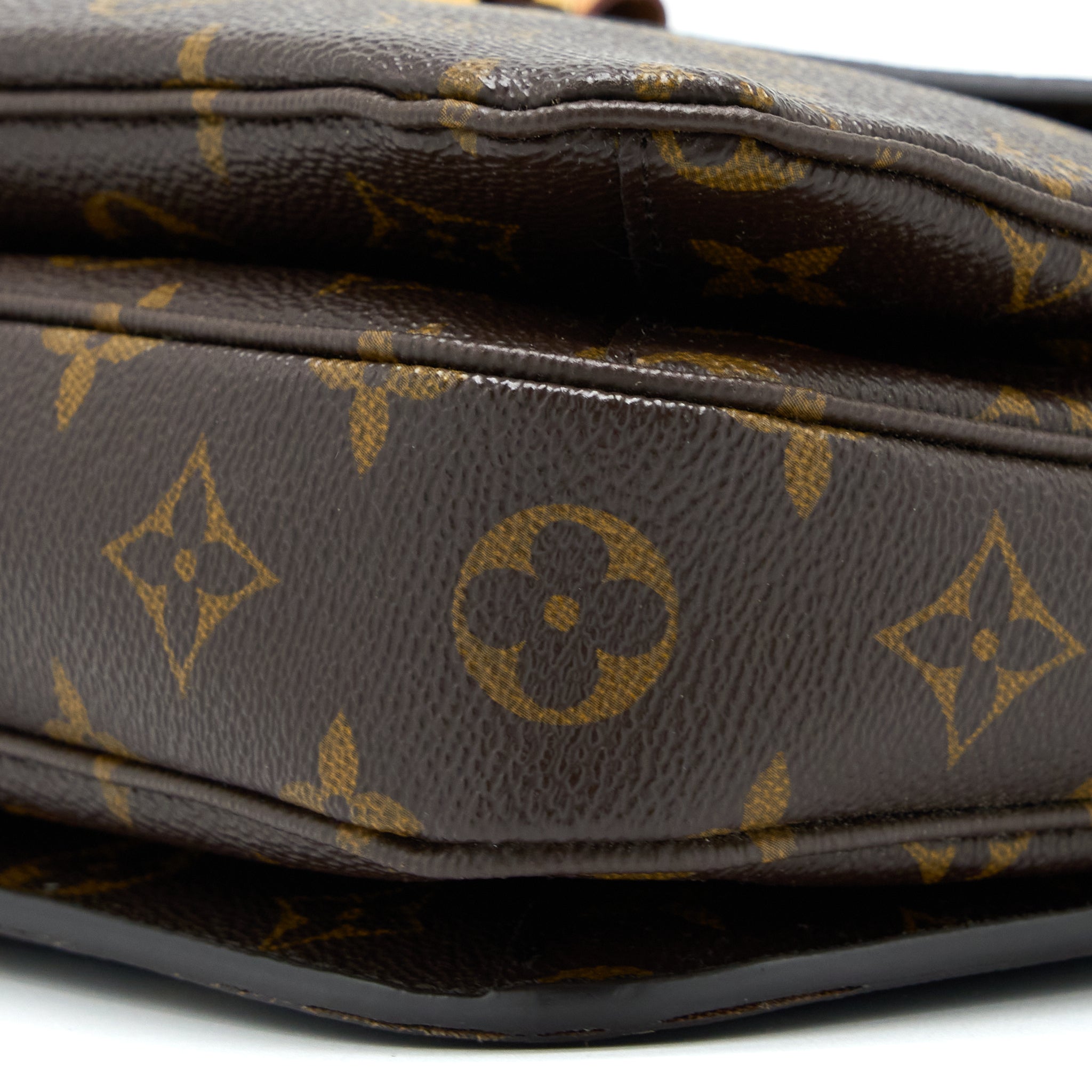 louis-vuitton-pochette-metis-monogram-canvas-ghw-5