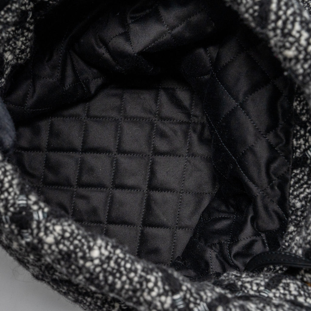 chanel-medium-22-bag-tweed-black-grey-ghw-microchip