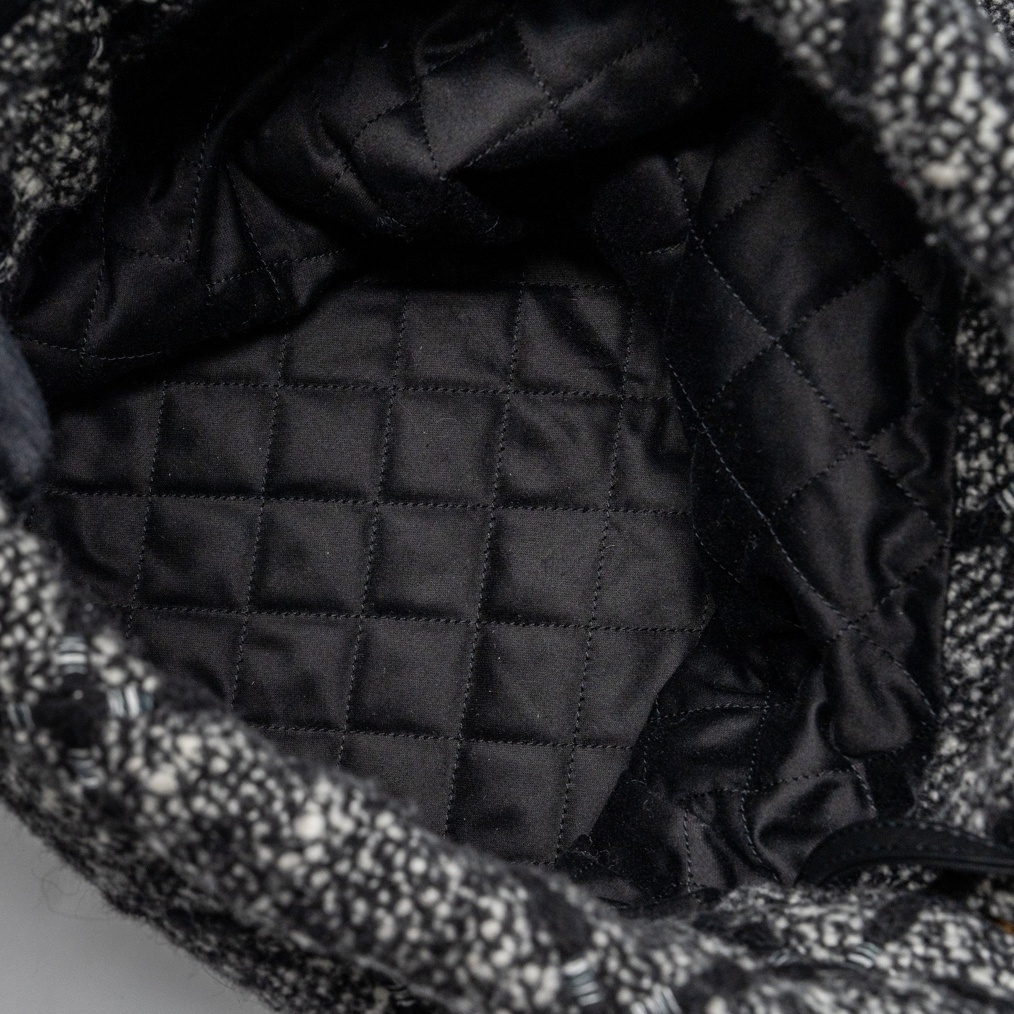 chanel-medium-22-bag-tweed-black-grey-ghw-microchip