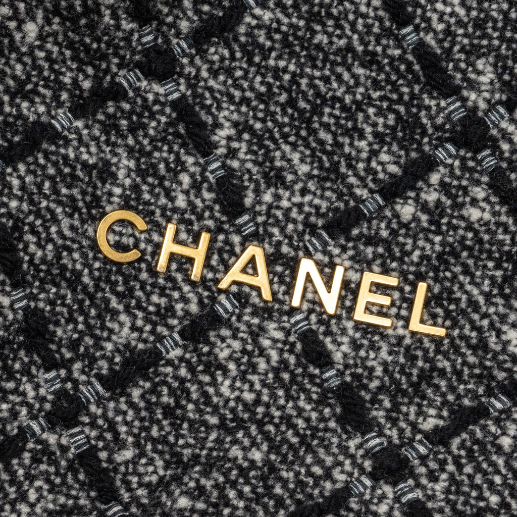 chanel-medium-22-bag-tweed-black-grey-ghw-microchip
