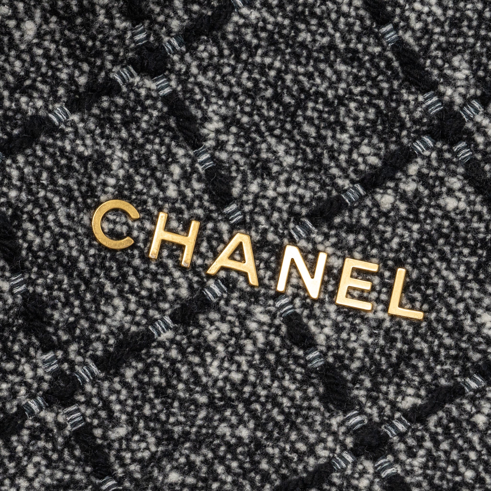 chanel-medium-22-bag-tweed-black-grey-ghw-microchip
