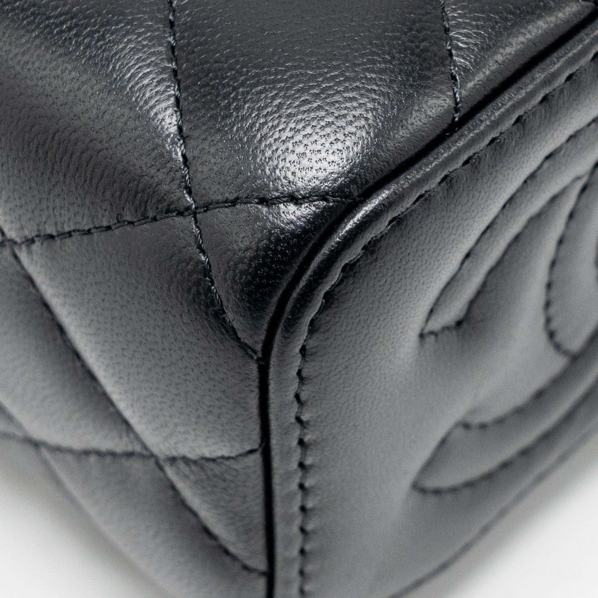 chanel-pearl-crush-mini-vanity-with-chain-lambskin-black-ghw-microchip-2