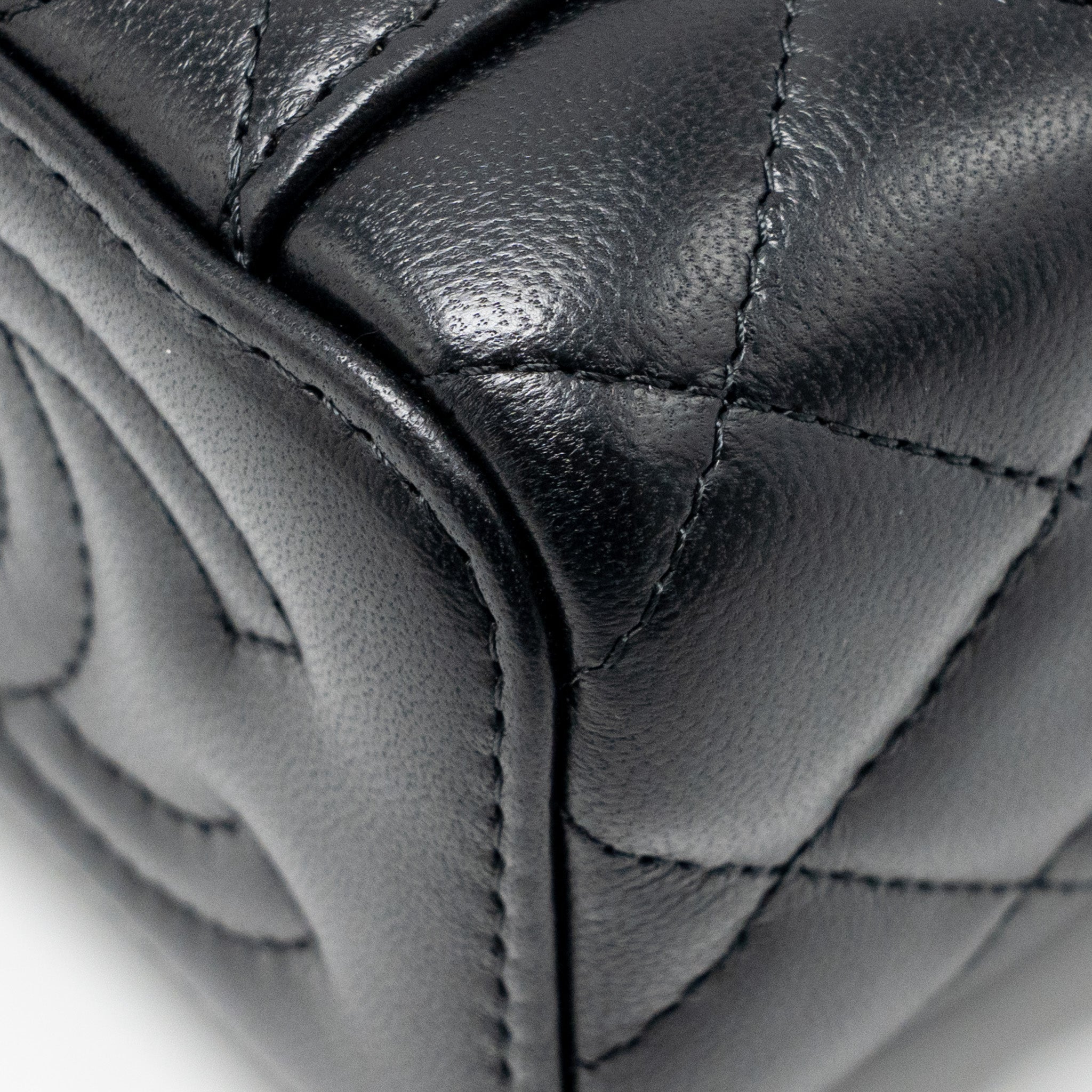 chanel-pearl-crush-mini-vanity-with-chain-lambskin-black-ghw-microchip-2