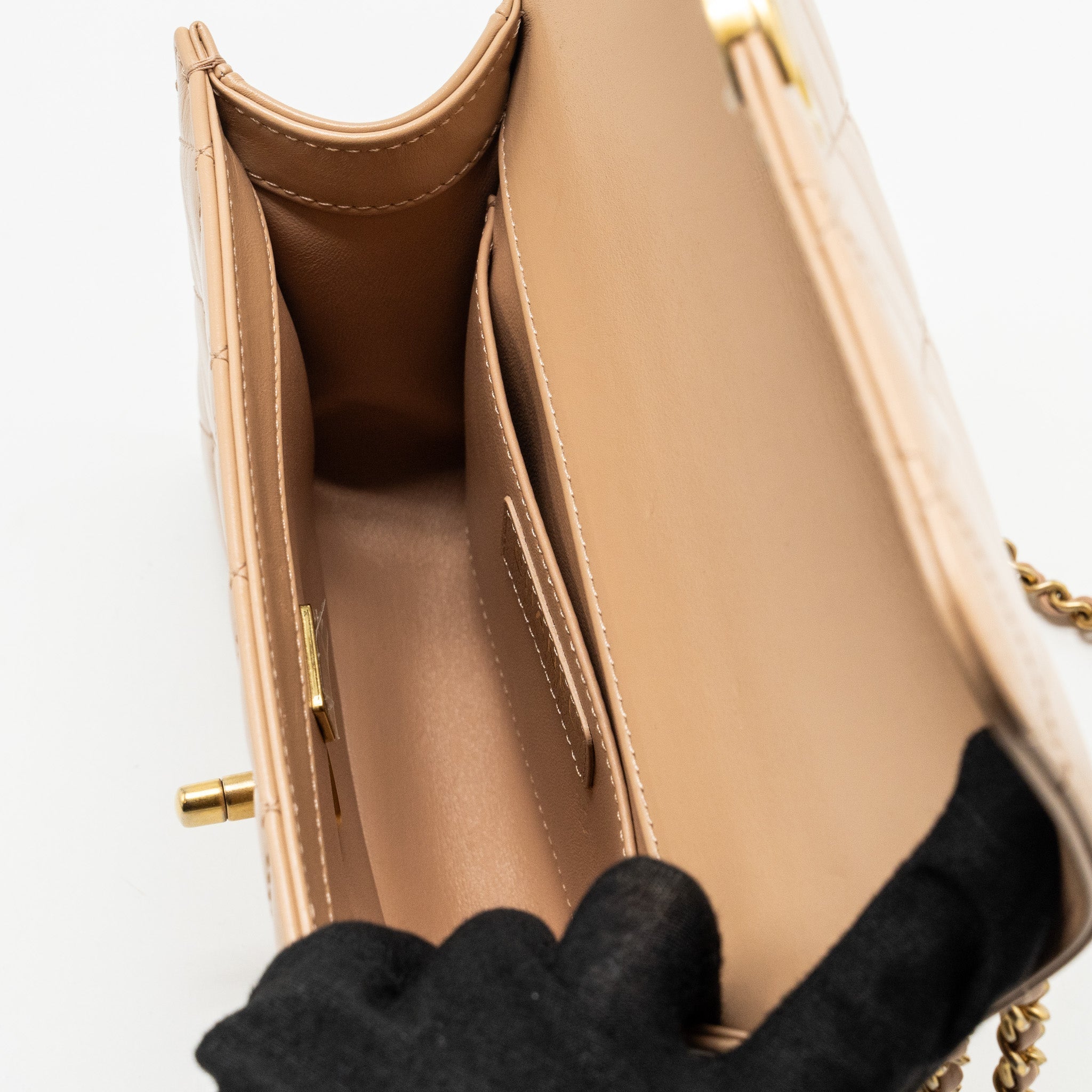 chanel-21a-gold-crush-flap-bag-calfskin-beige-ghw-microchip