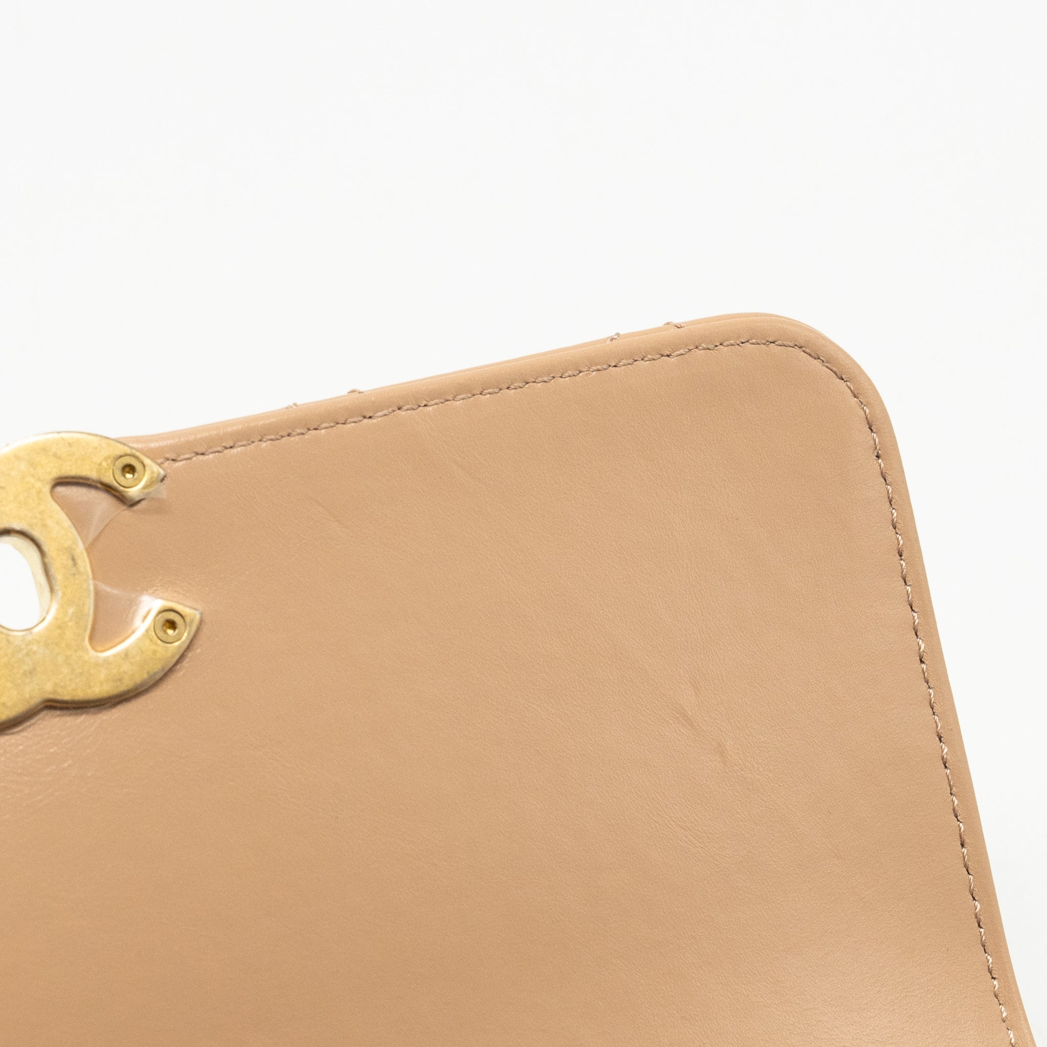 chanel-21a-gold-crush-flap-bag-calfskin-beige-ghw-microchip