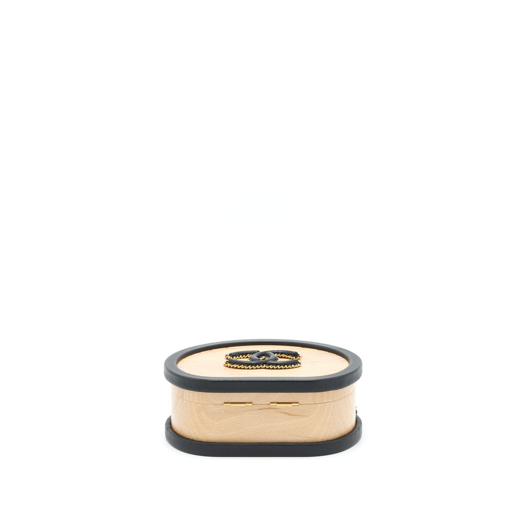 chanel-22c-small-vanity-case-beech-wood-calfskin-beige-black-with-ghw