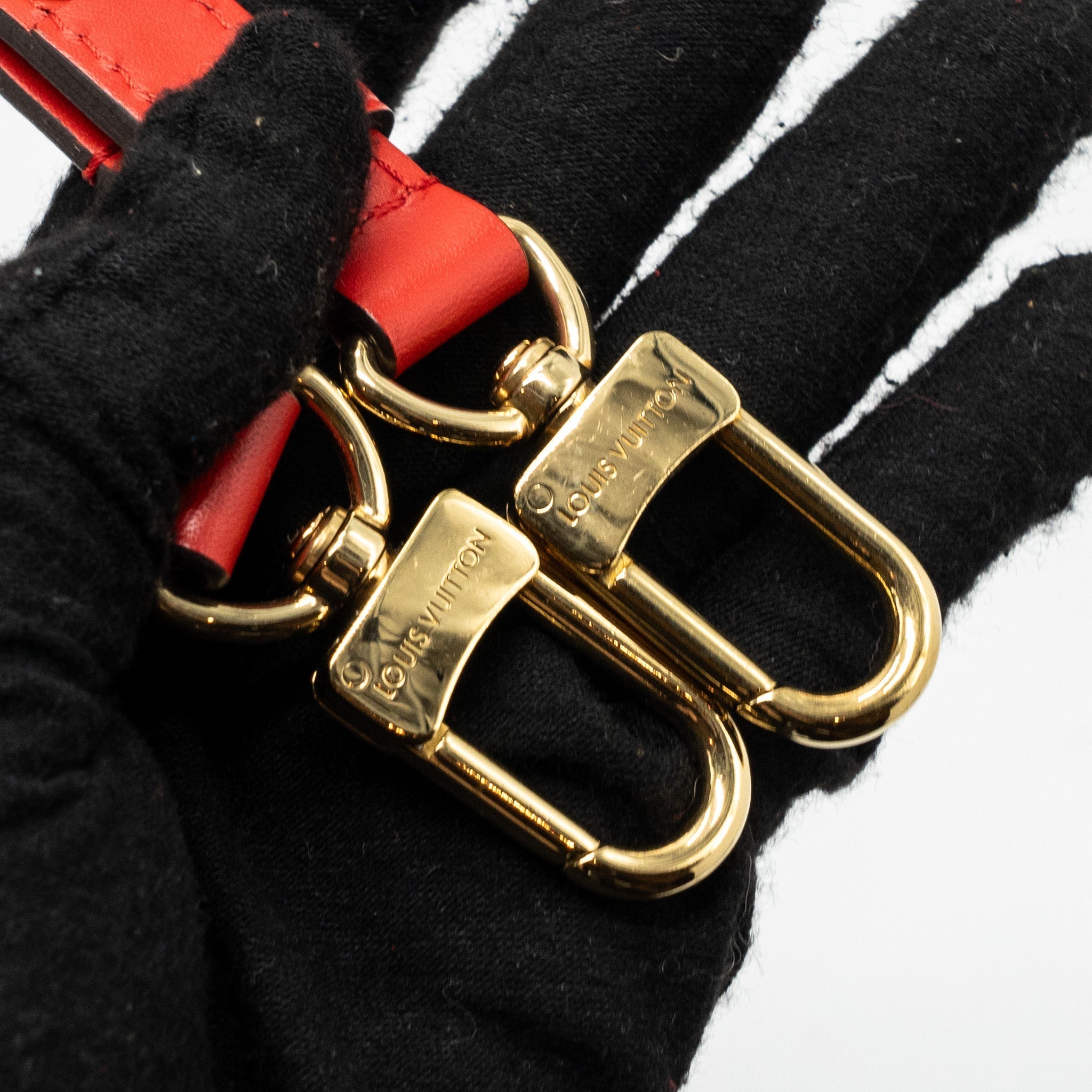 louis-vuitton-neonoe-monogram-canvas-red-ghw