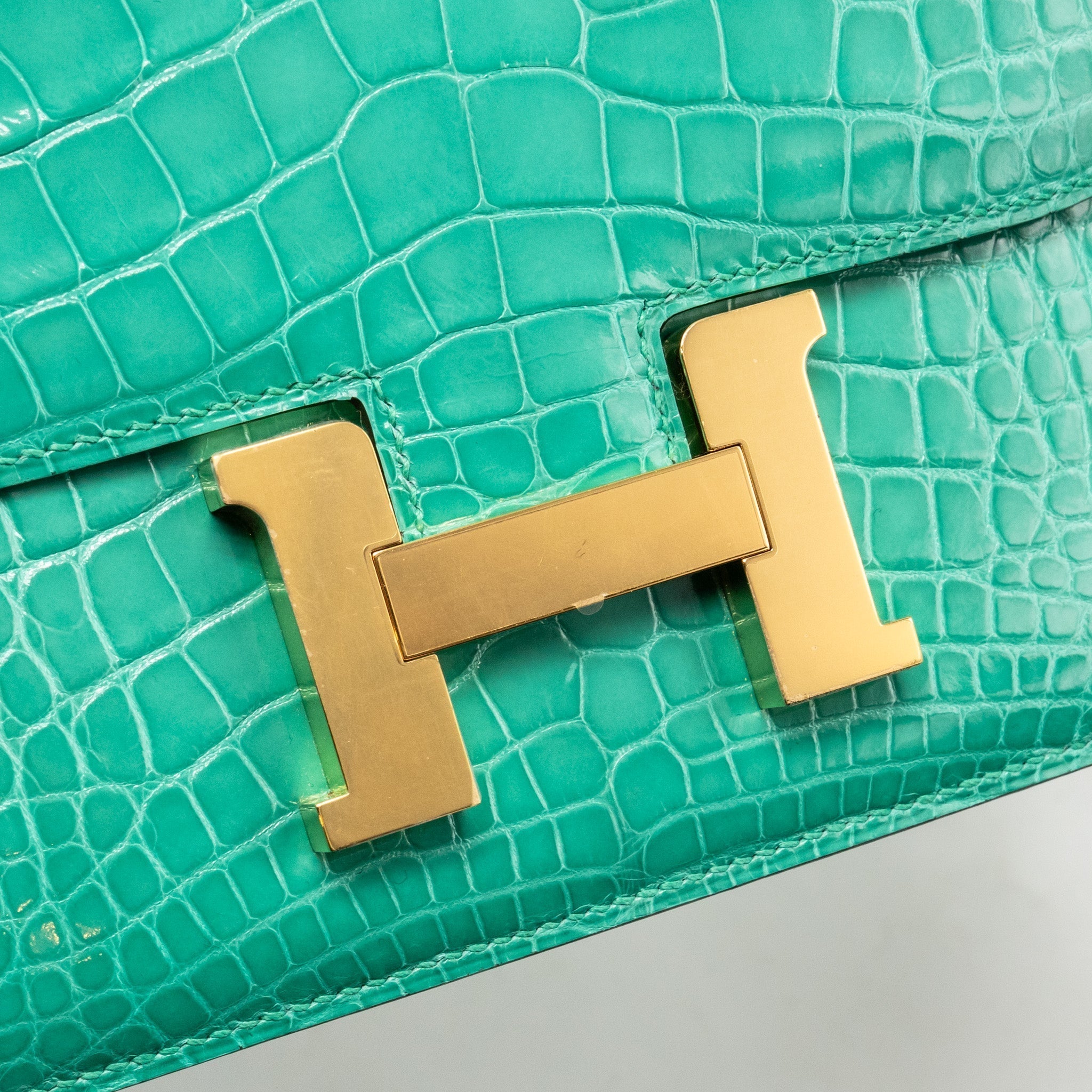 hermes-mini-constance-shiny-alligator-mississippiensis-vert-jade-ghw-stamp-u