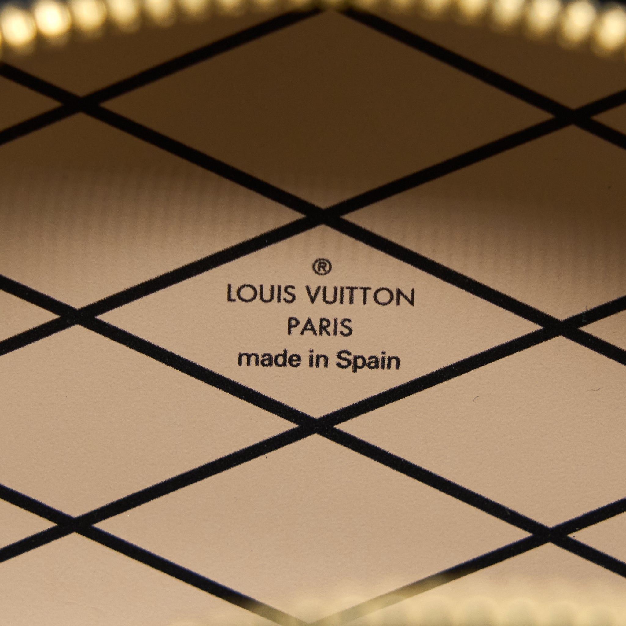 louis-vuitton-mini-boite-chapeau-reverse-monogram-canvas-ghw