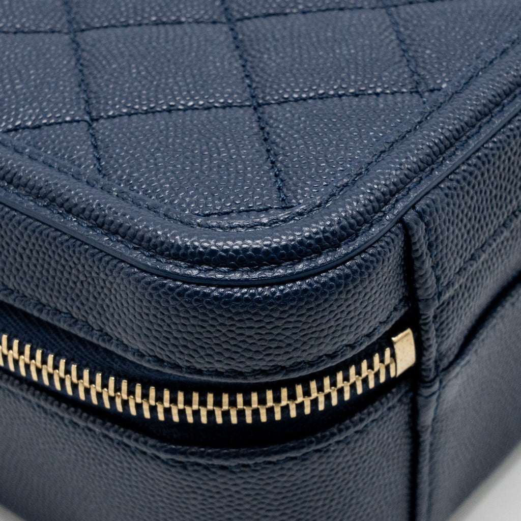 chanel-blue-case